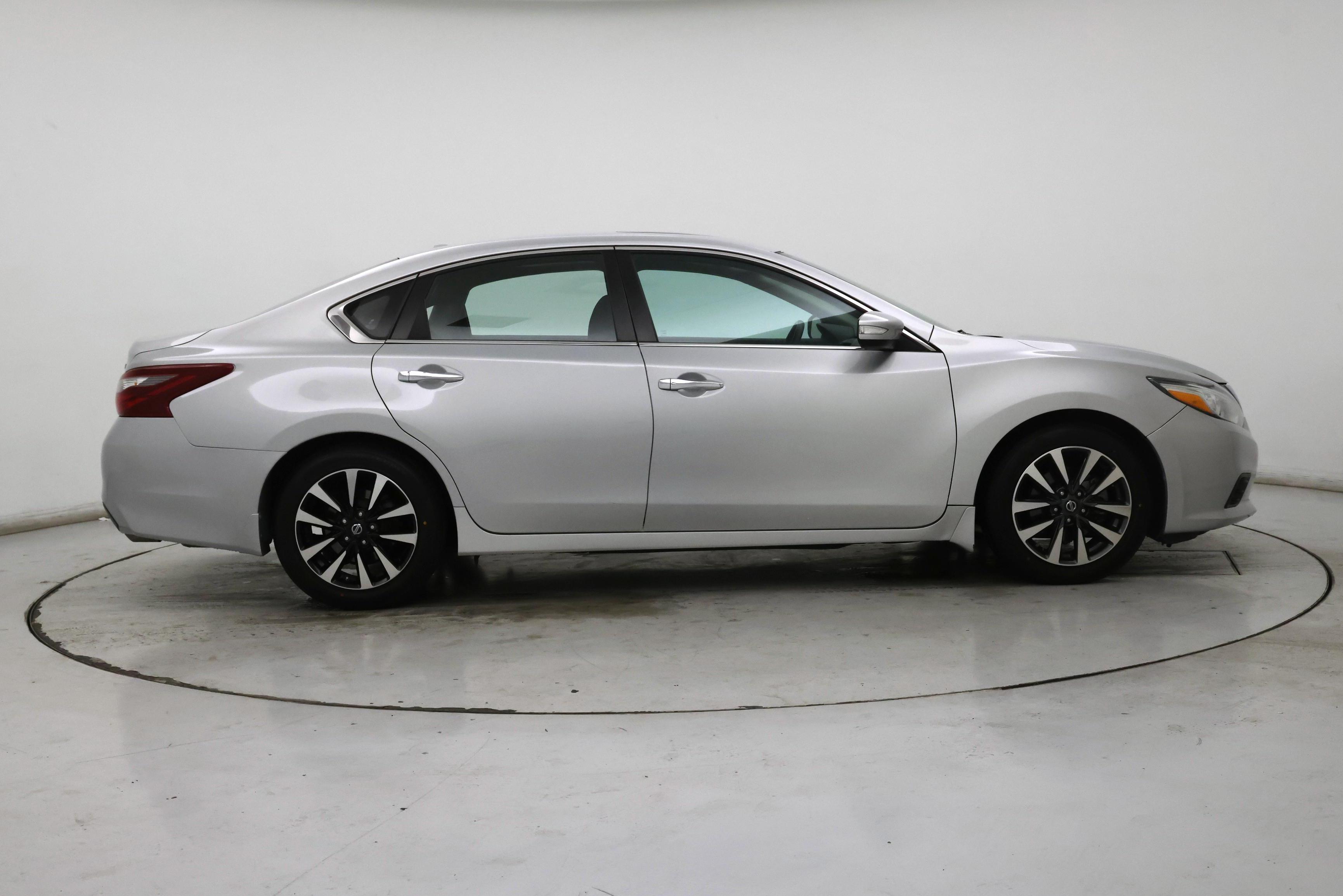 Thumbnail: 2018 Nissan Altima - 7