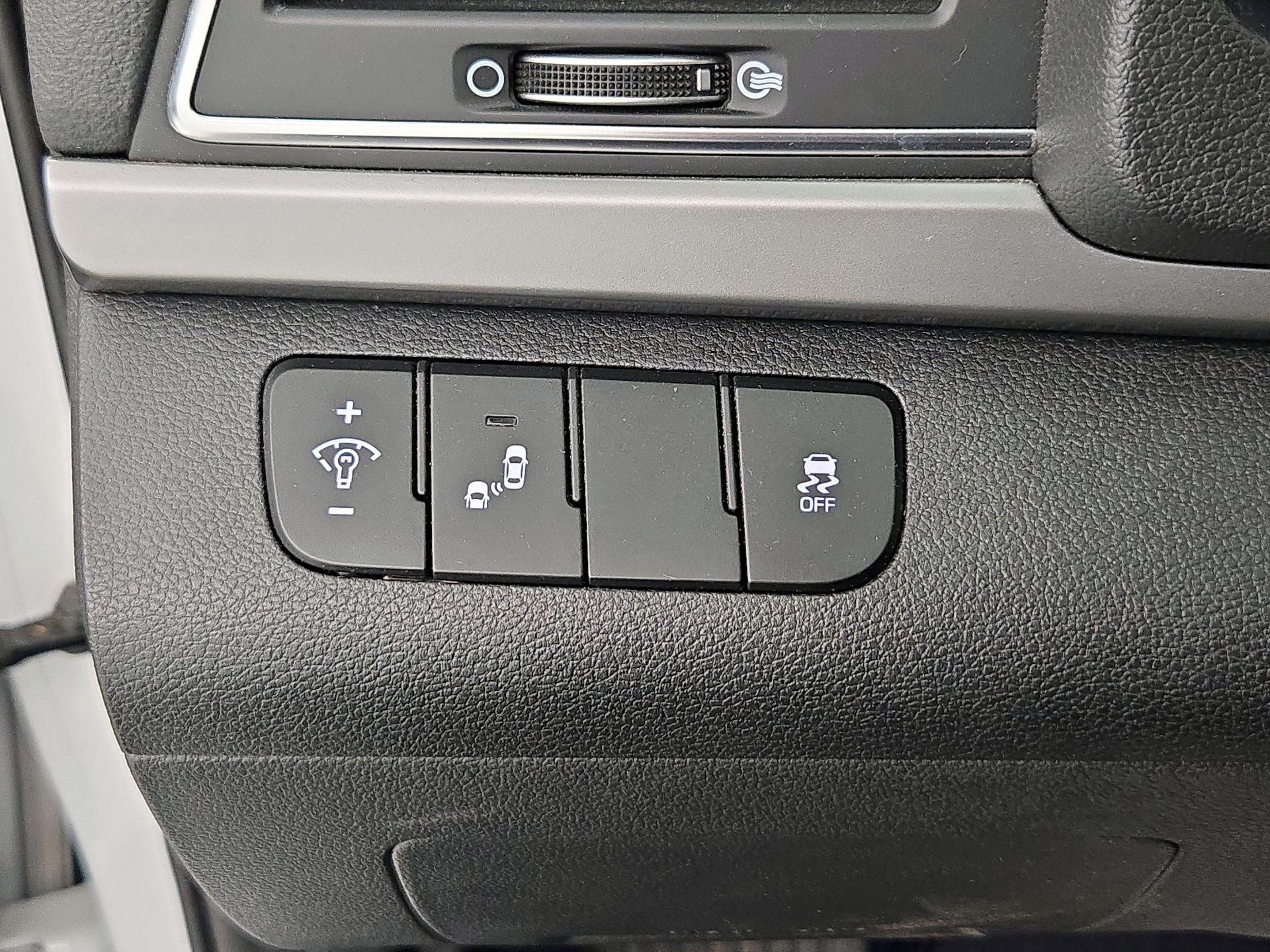 Thumbnail: 2018 Hyundai Elantra - 13