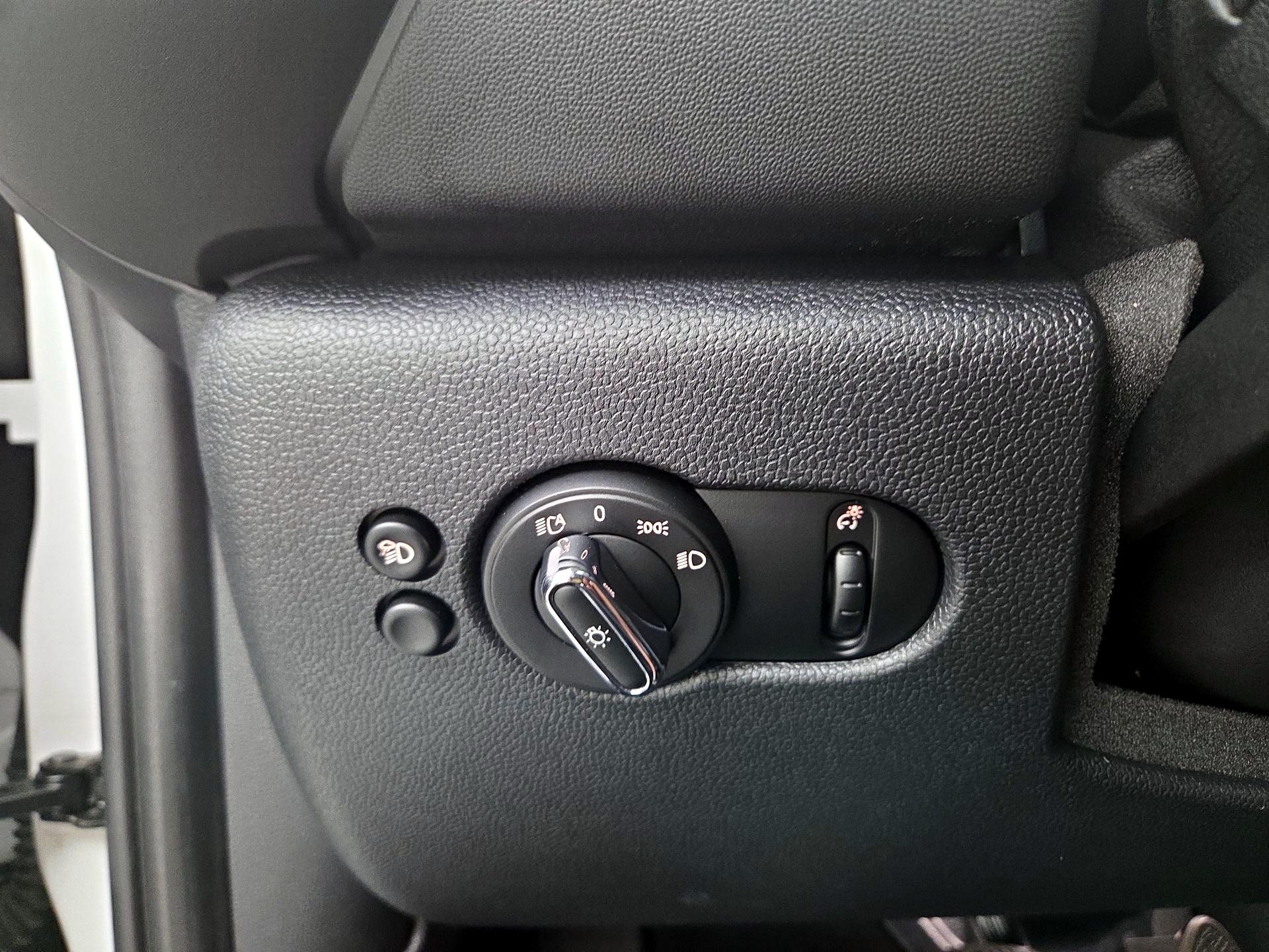 Thumbnail: 2024 MINI Cooper Hardtop - 13