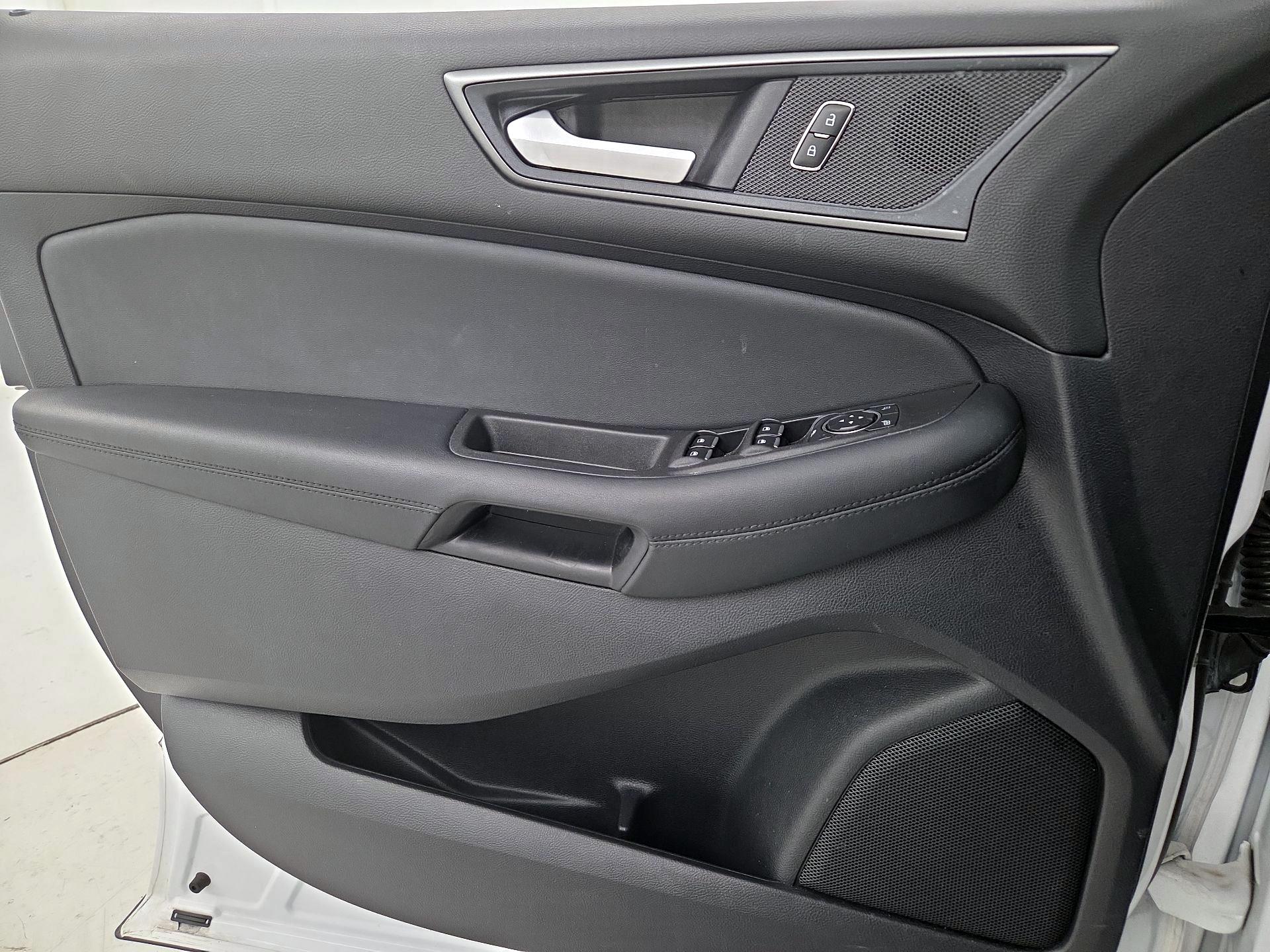 Thumbnail: 2020 Ford Edge - 12