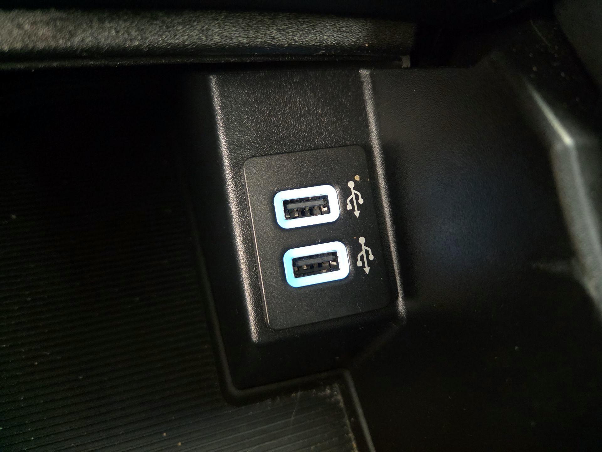 Thumbnail: 2020 Ford Edge - 18