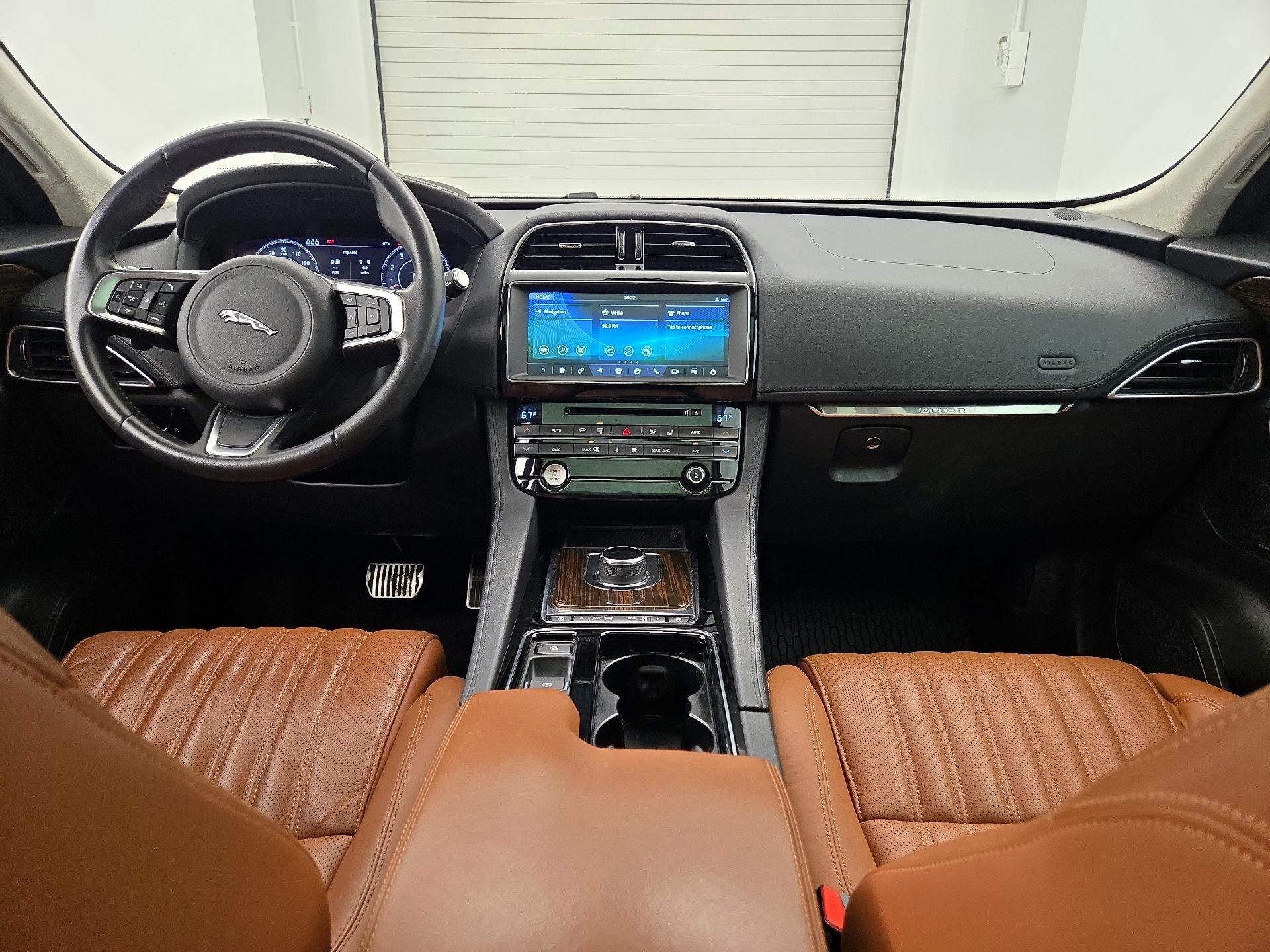 Thumbnail: 2019 Jaguar F-Pace - 9