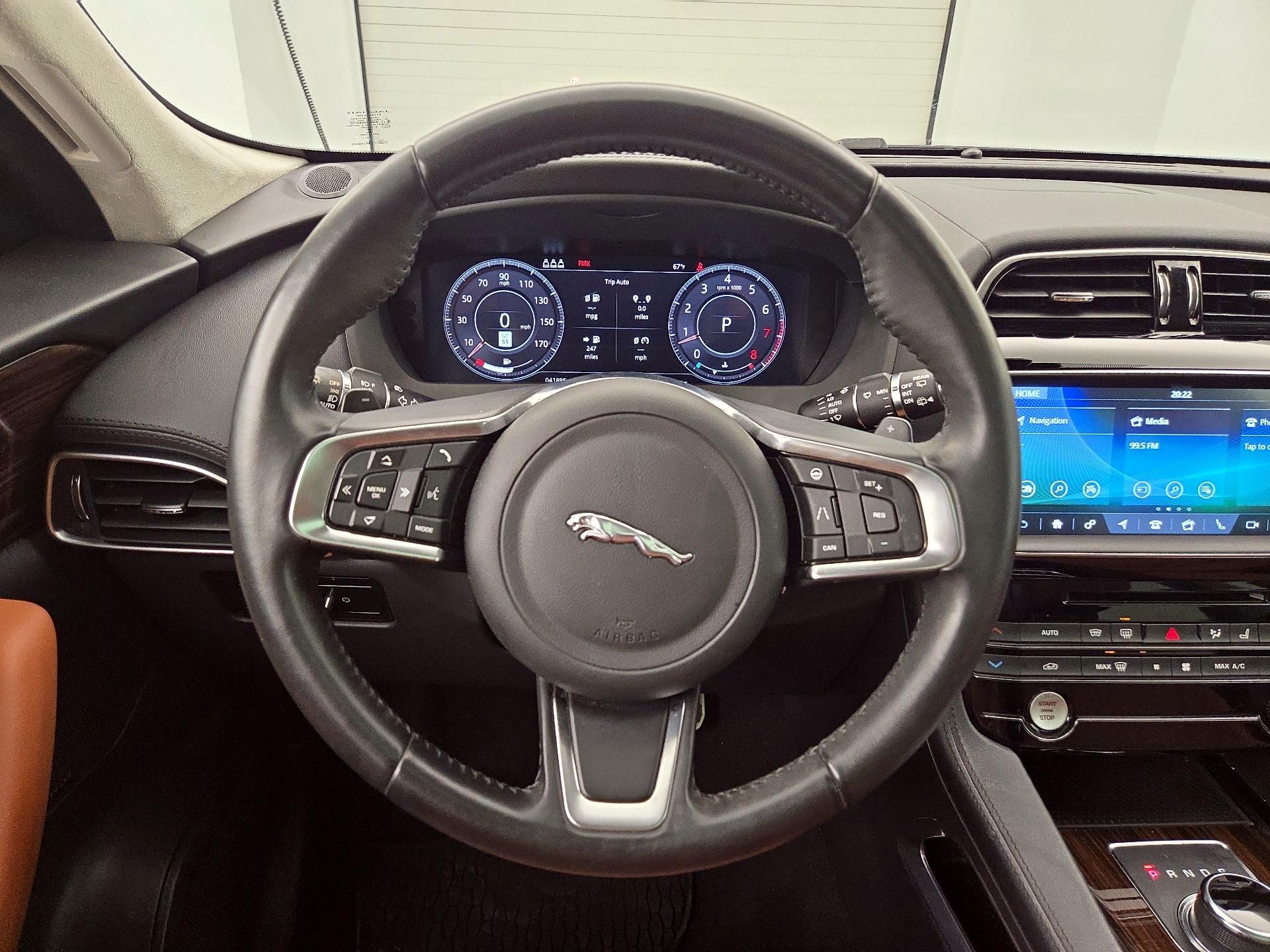 Thumbnail: 2019 Jaguar F-Pace - 10