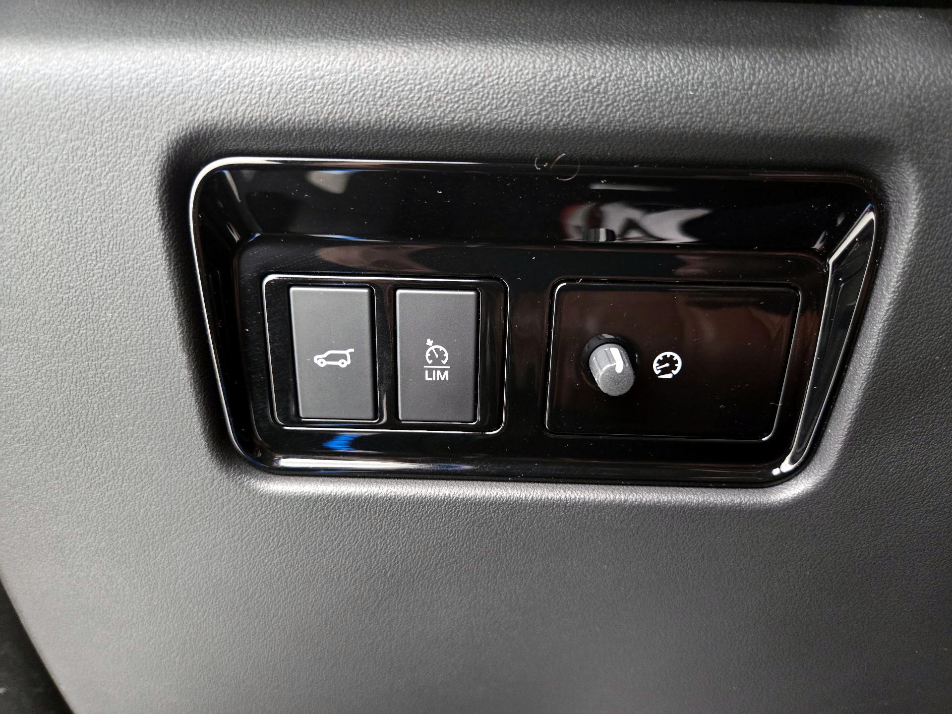 Thumbnail: 2019 Jaguar F-Pace - 13