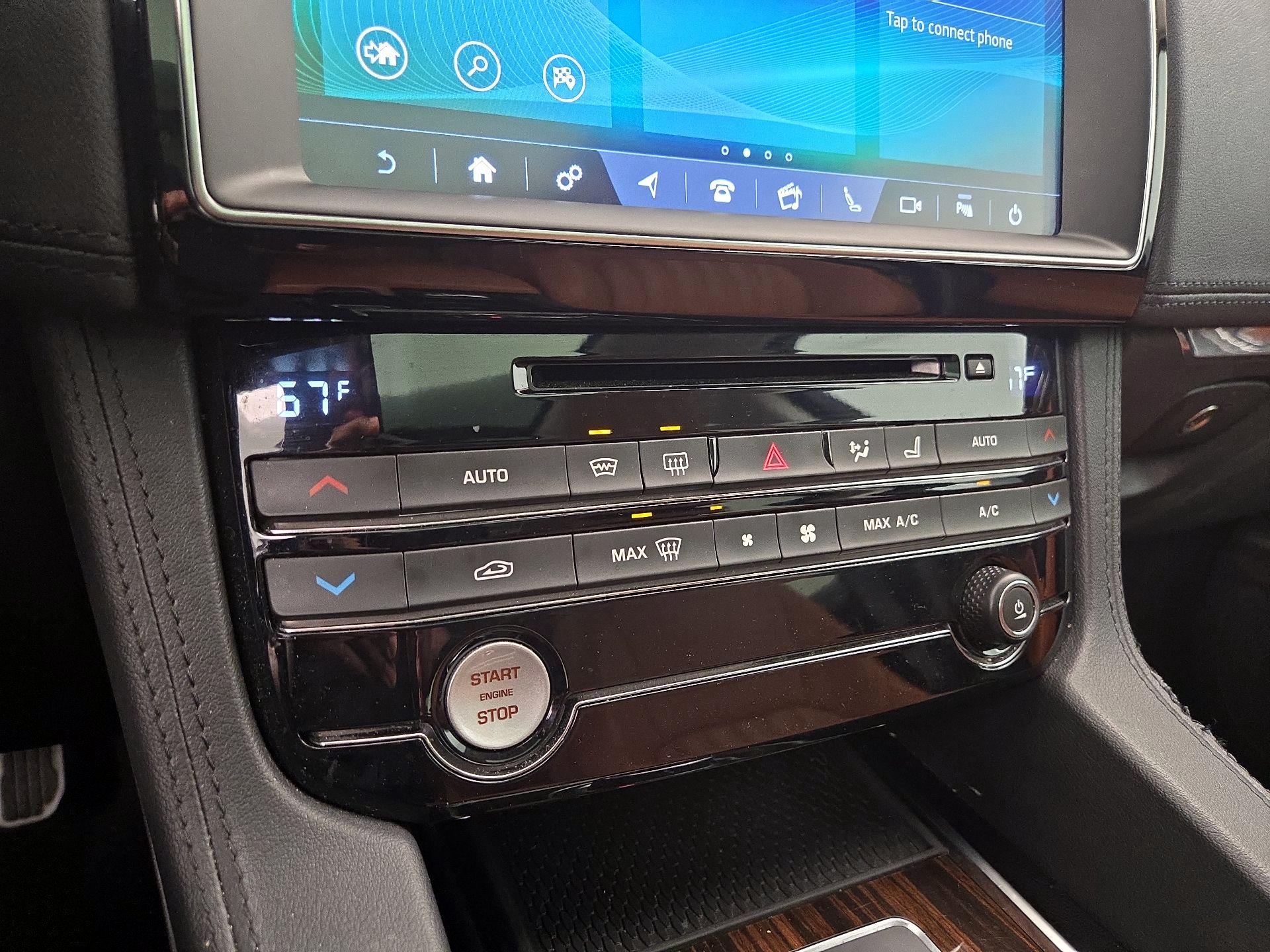 Thumbnail: 2019 Jaguar F-Pace - 17