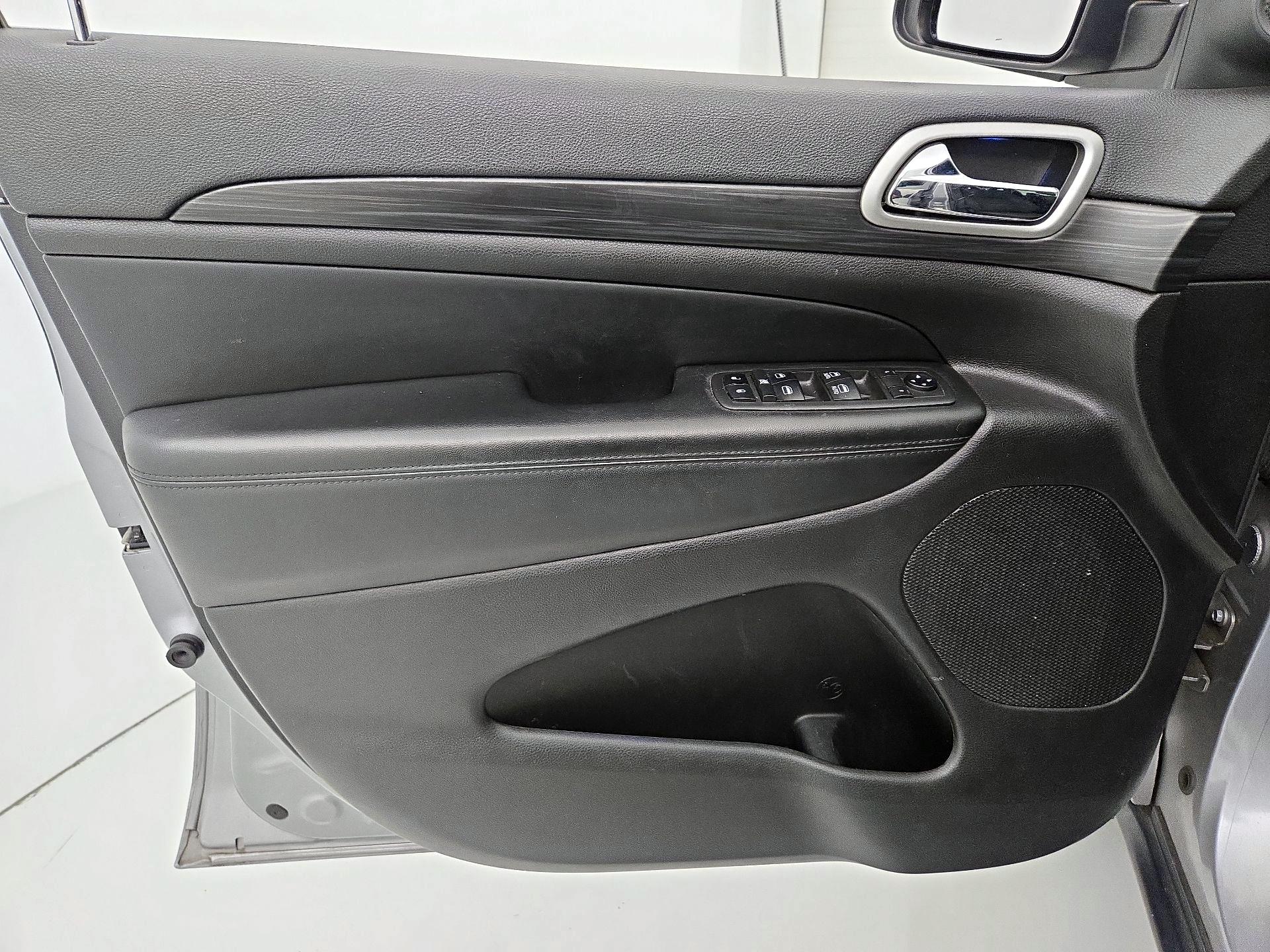 Thumbnail: 2019 Jeep Grand Cherokee - 12