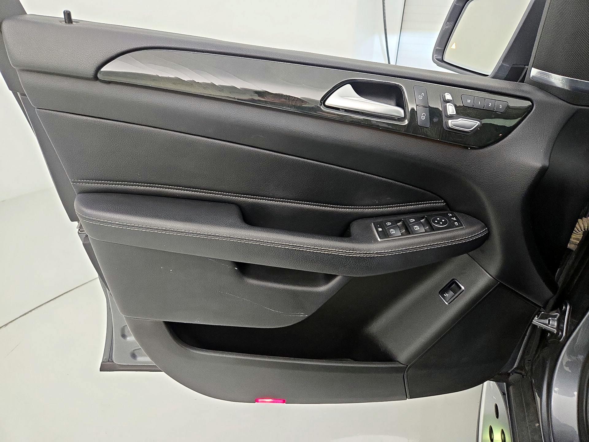 Thumbnail: 2017 Mercedes-Benz GLE - 12