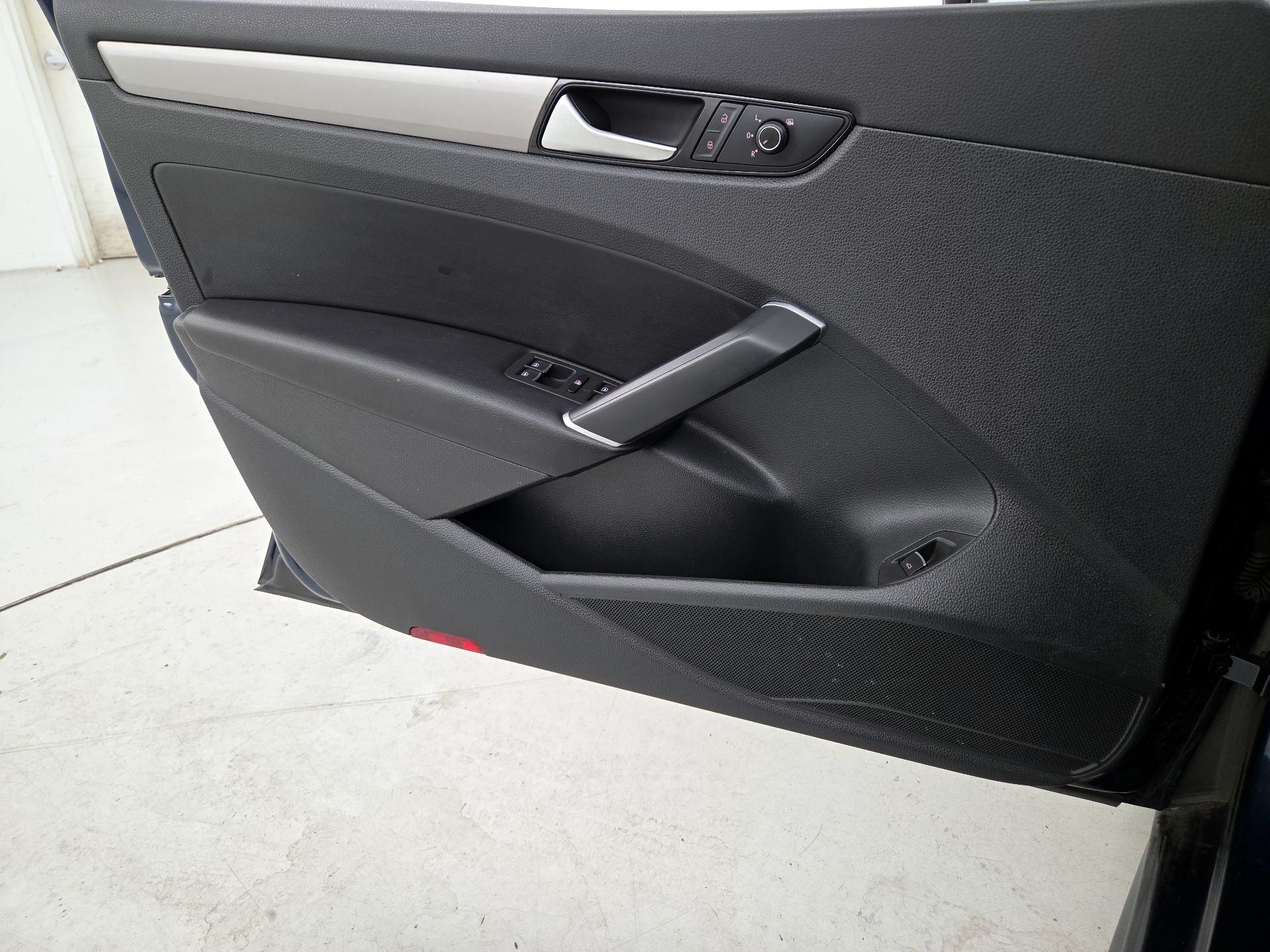 Thumbnail: 2022 Volkswagen Passat - 12