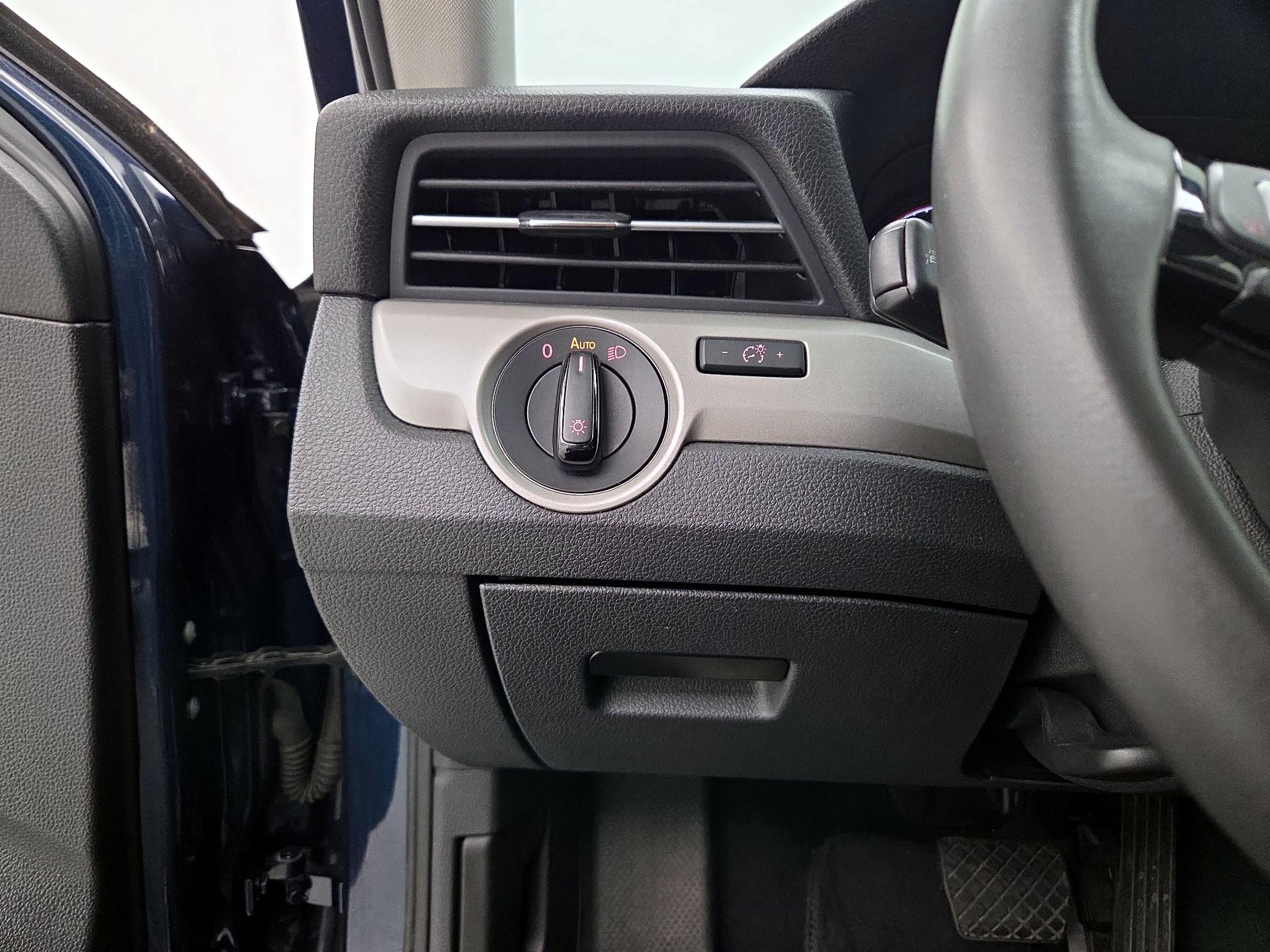 Thumbnail: 2022 Volkswagen Passat - 13