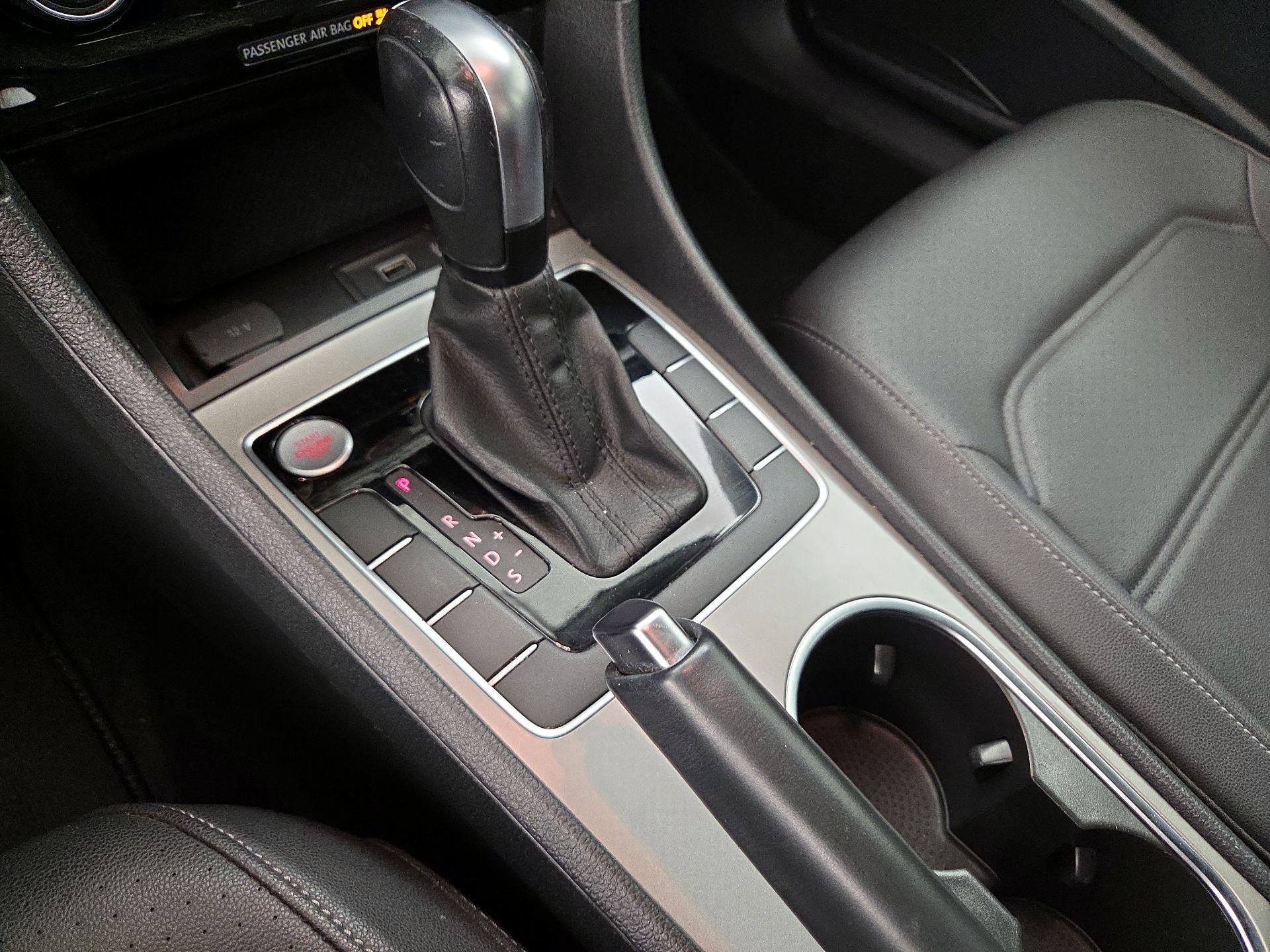 Thumbnail: 2022 Volkswagen Passat - 17