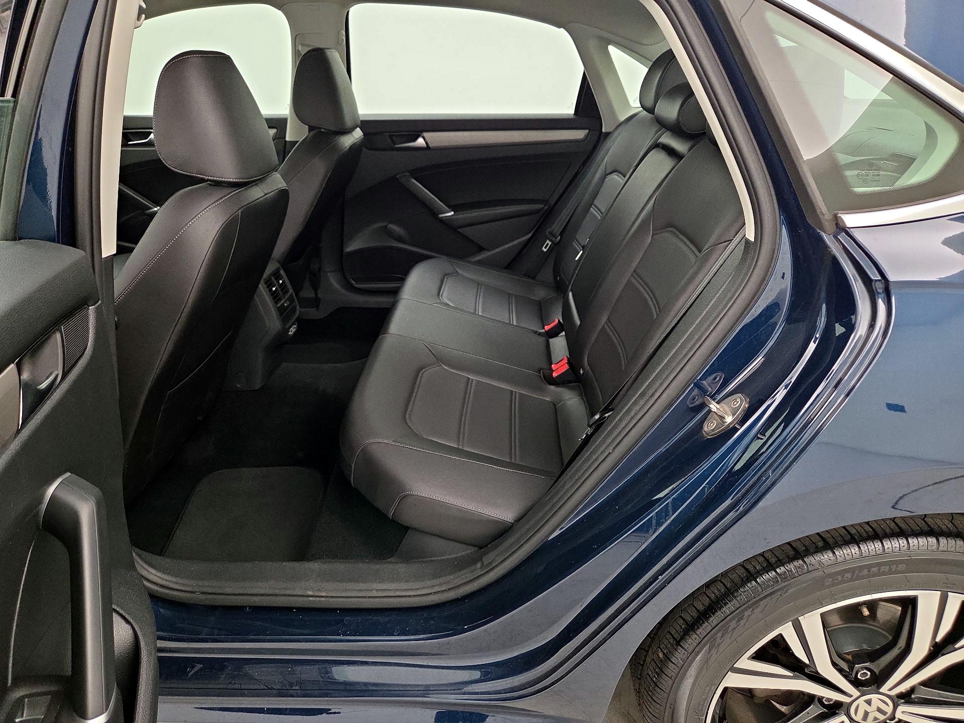 Thumbnail: 2022 Volkswagen Passat - 20