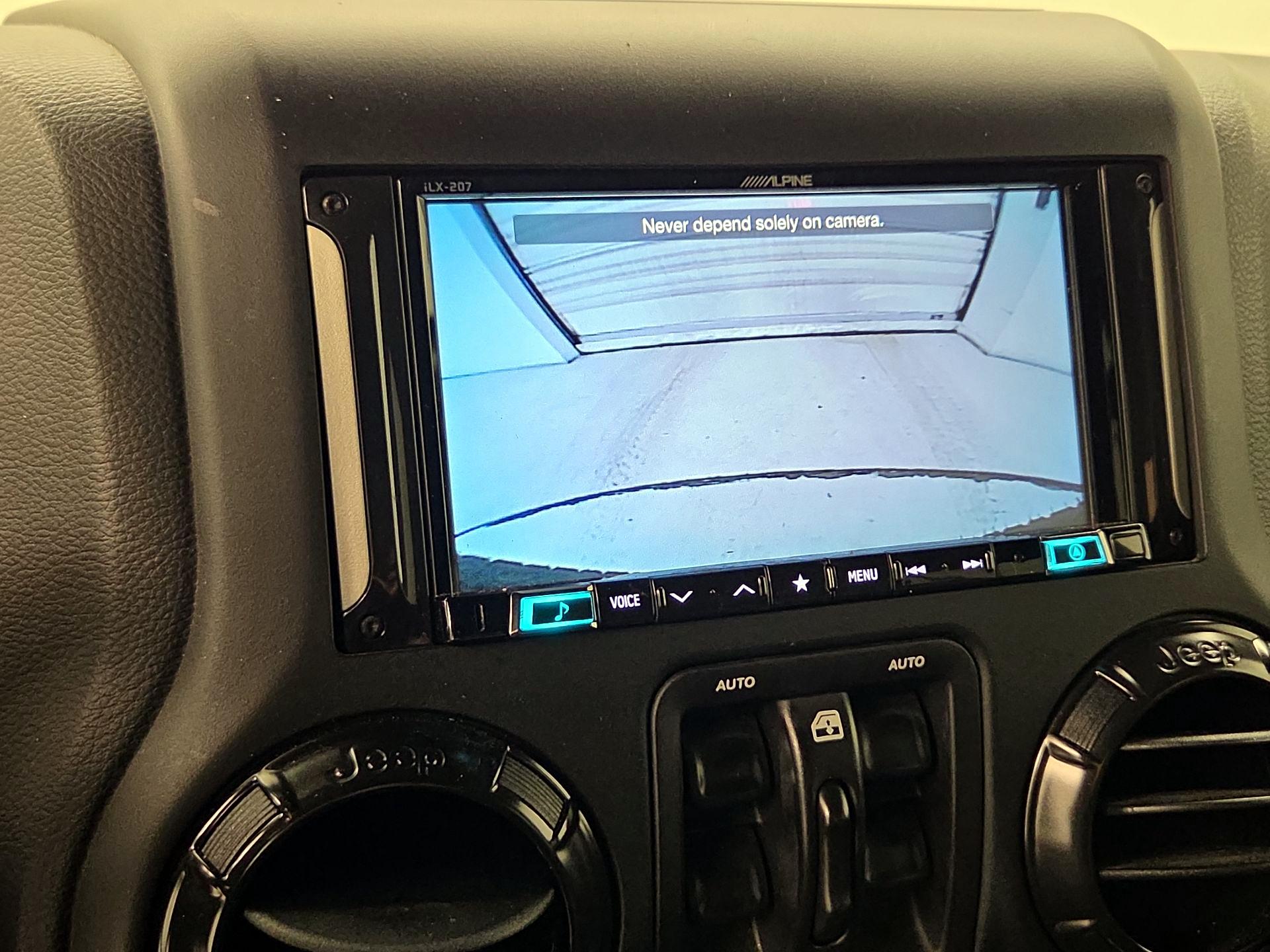 Thumbnail: 2018 Jeep Wrangler - 14