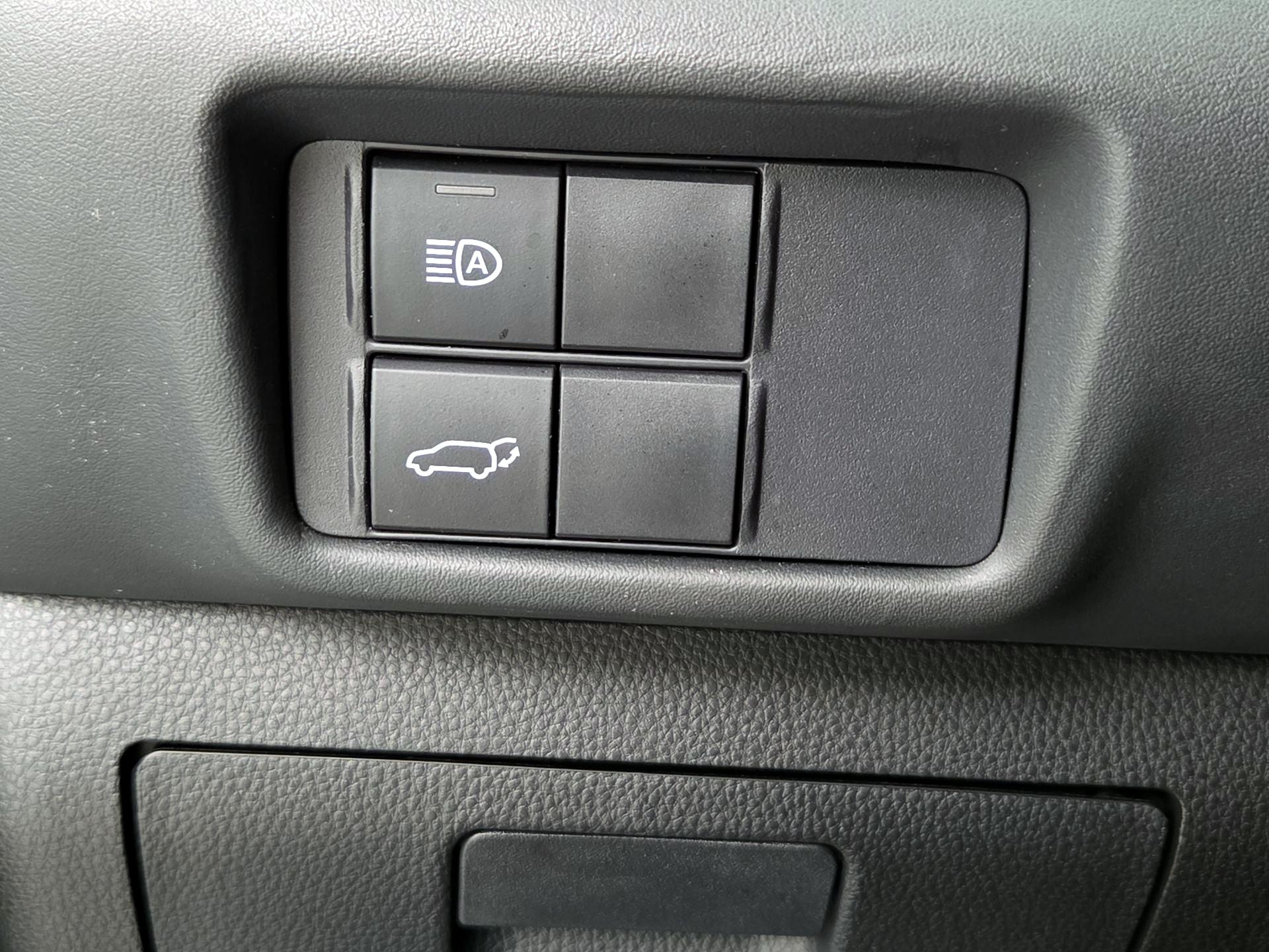 Thumbnail: 2020 Toyota Highlander - 13