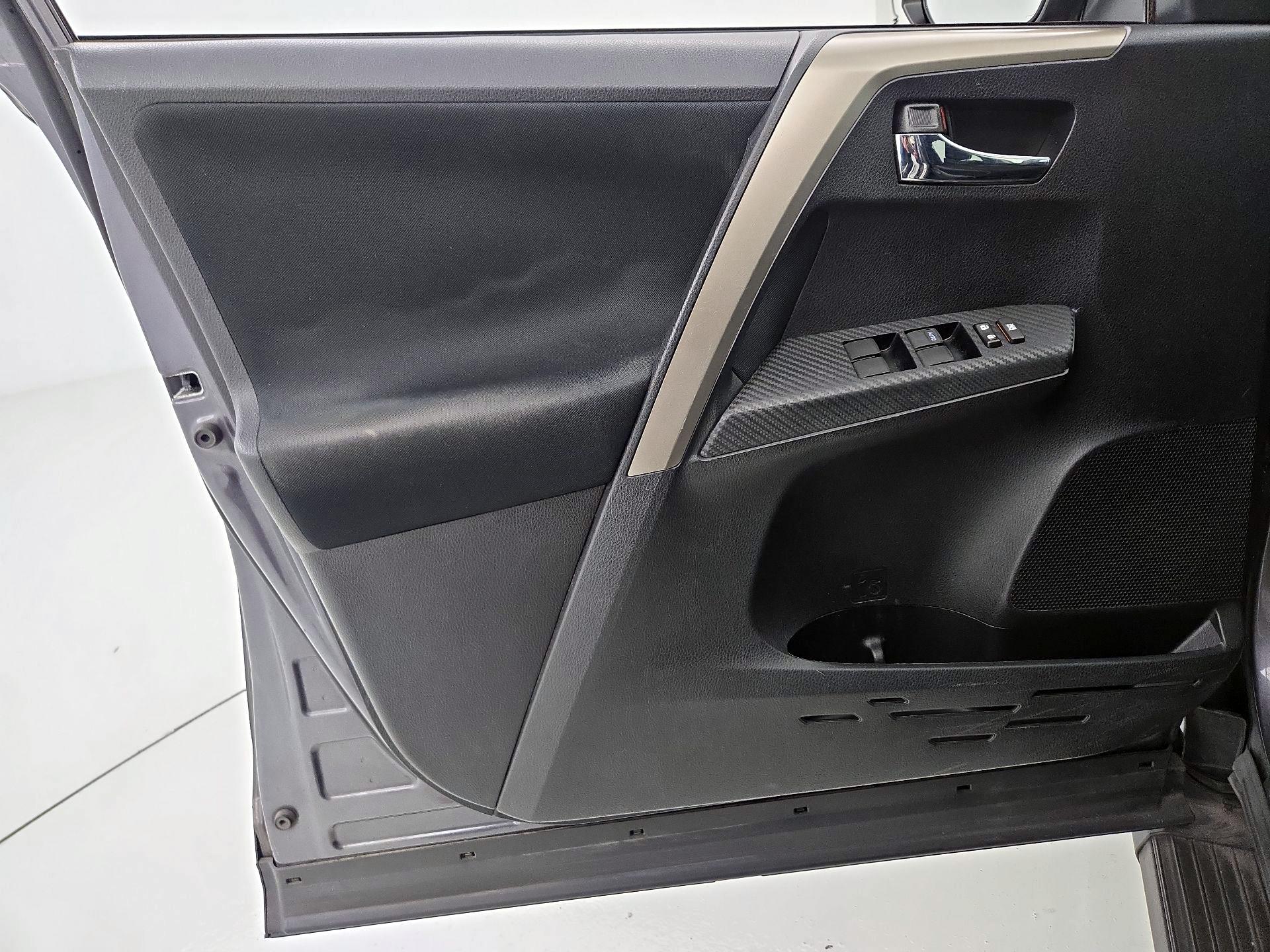 Thumbnail: 2015 Toyota RAV4 - 12