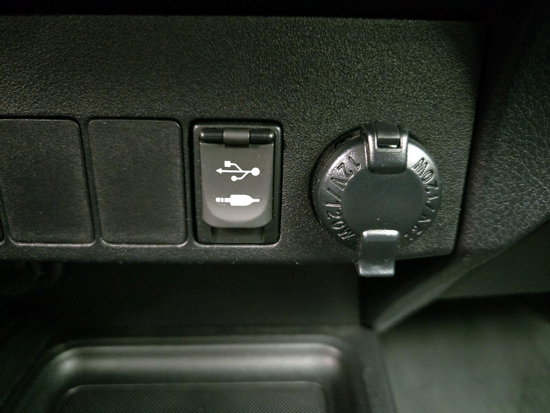 Thumbnail: 2015 Toyota RAV4 - 18