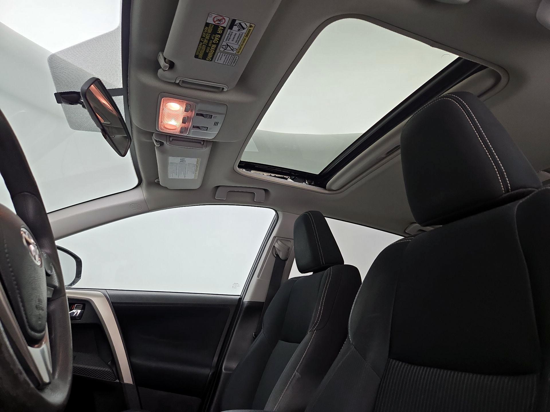 Thumbnail: 2015 Toyota RAV4 - 19