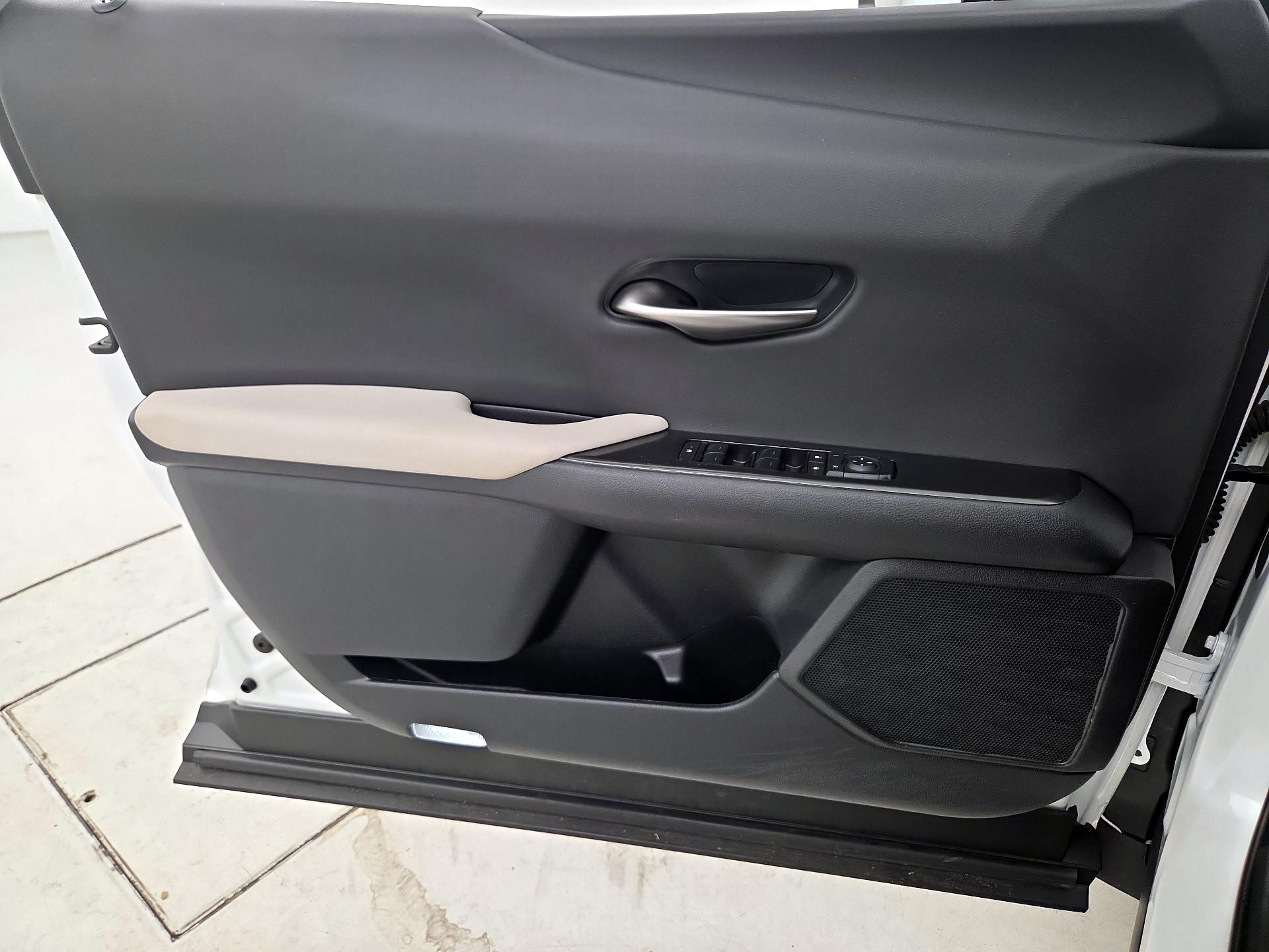 Thumbnail: 2025 Lexus UX - 12