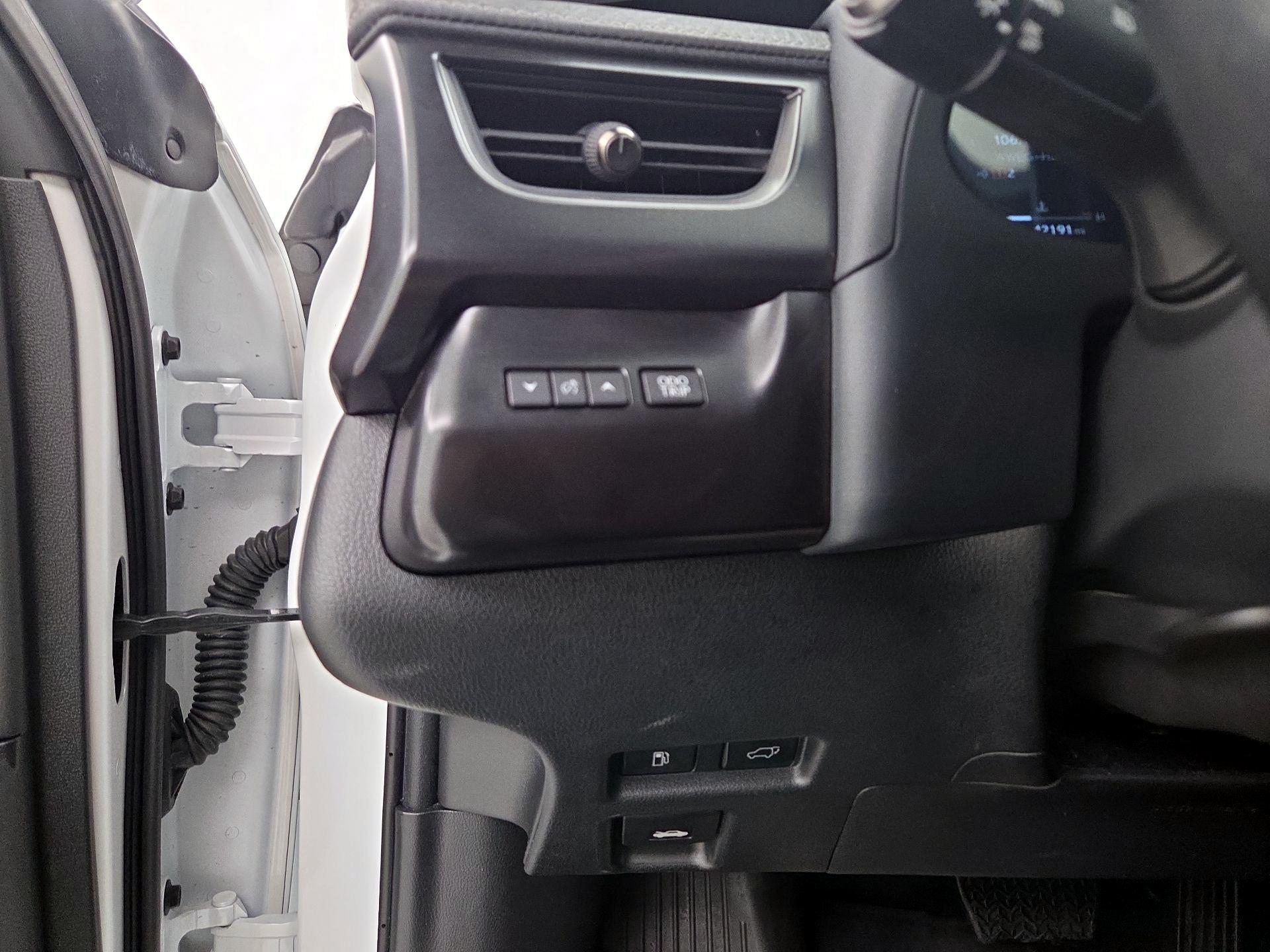 Thumbnail: 2025 Lexus UX - 13