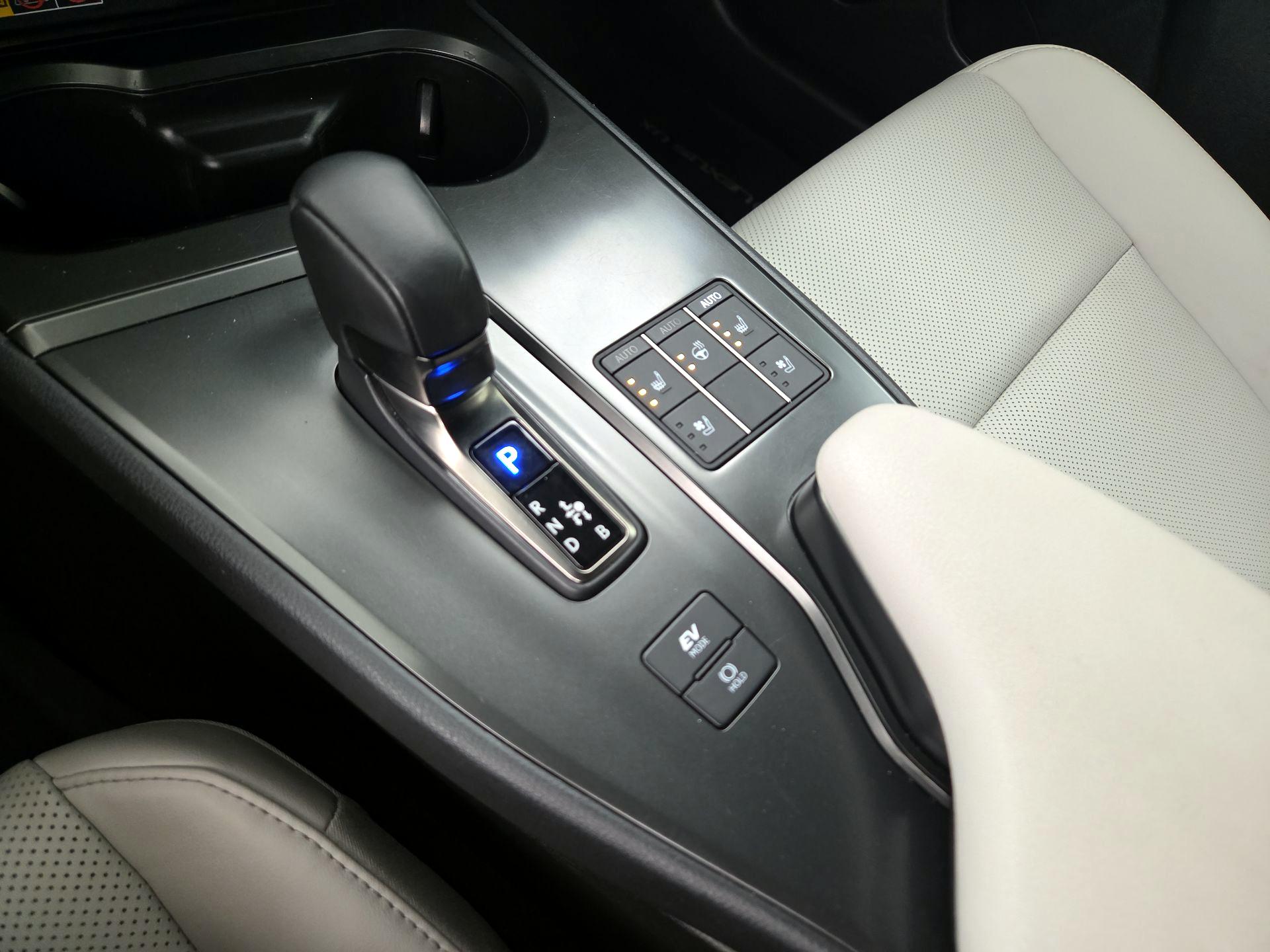 Thumbnail: 2025 Lexus UX - 18