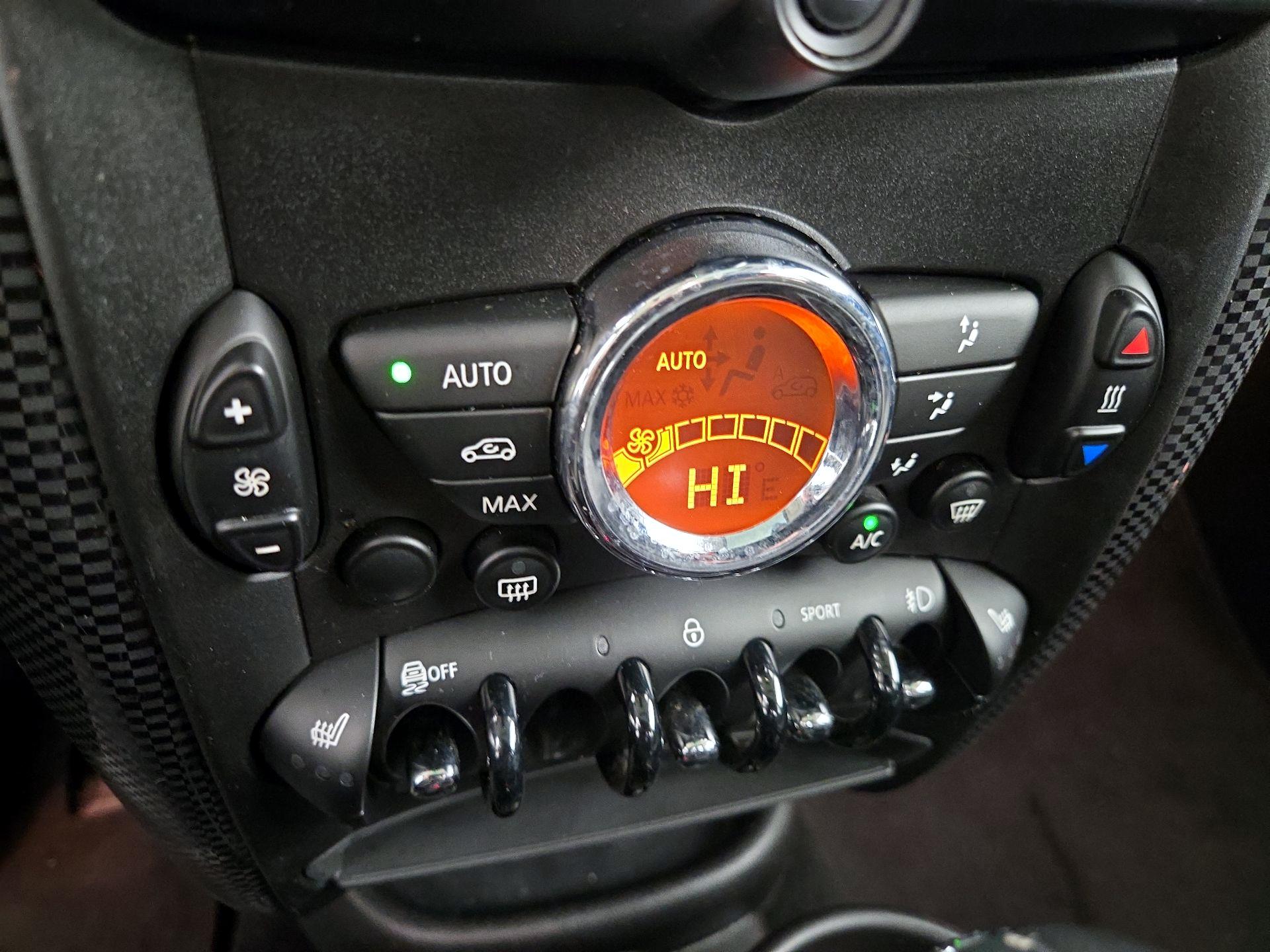 Thumbnail: 2015 MINI Cooper Countryman - 14