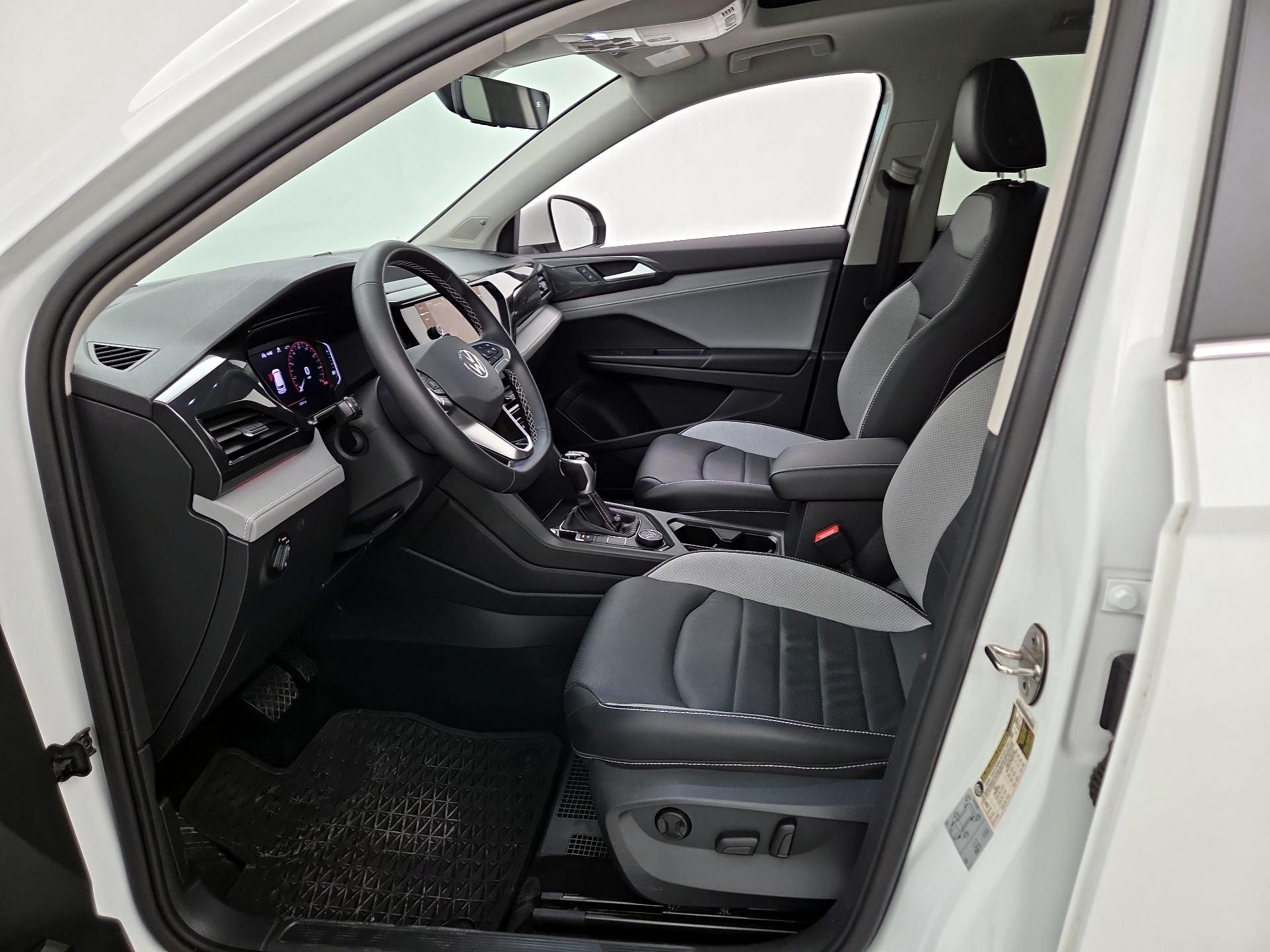 Thumbnail: 2022 Volkswagen Taos - 11