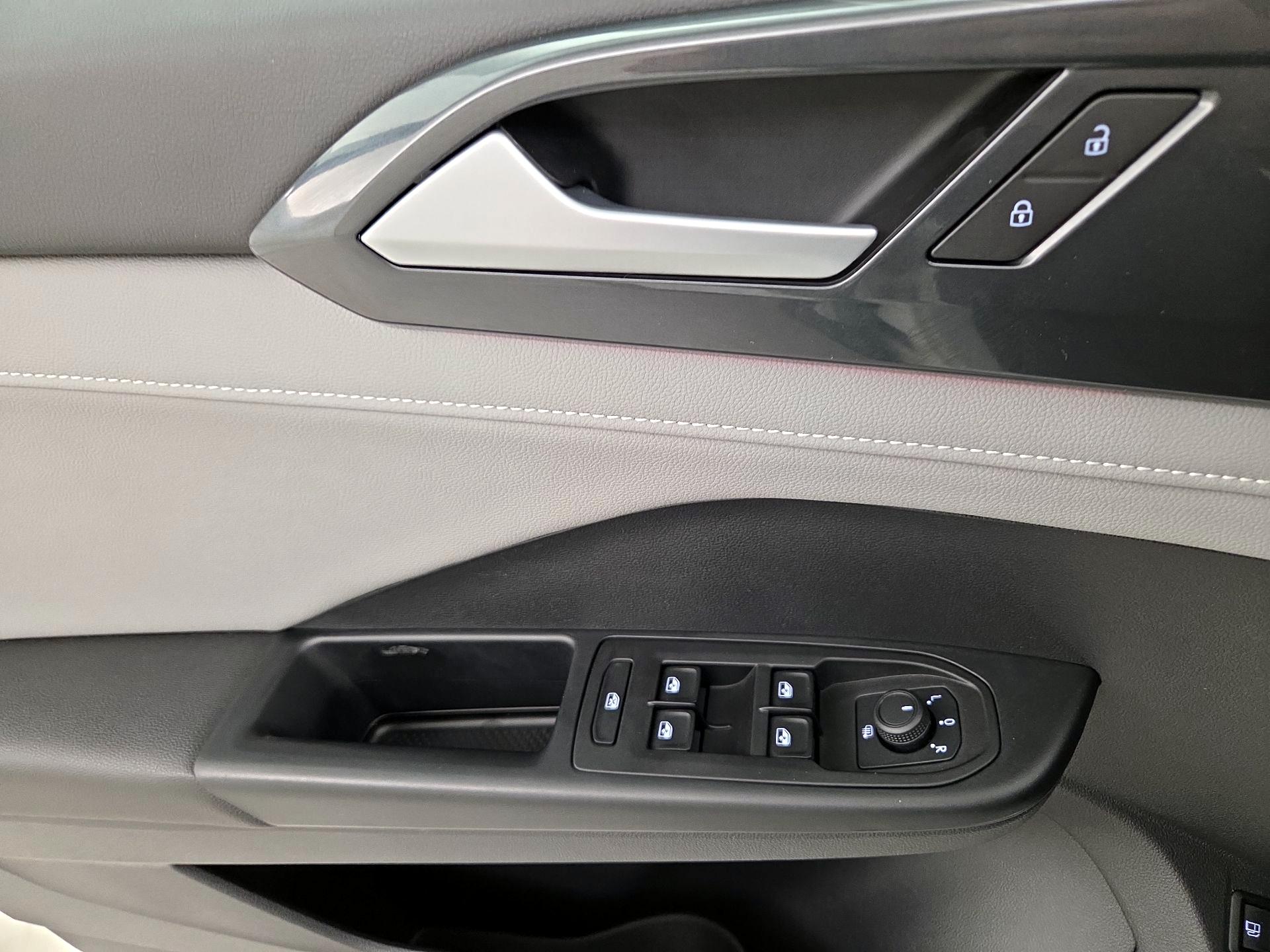 Thumbnail: 2022 Volkswagen Taos - 12