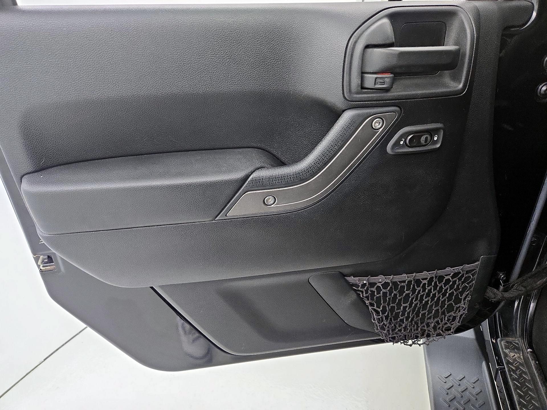 Thumbnail: 2016 Jeep Wrangler - 12