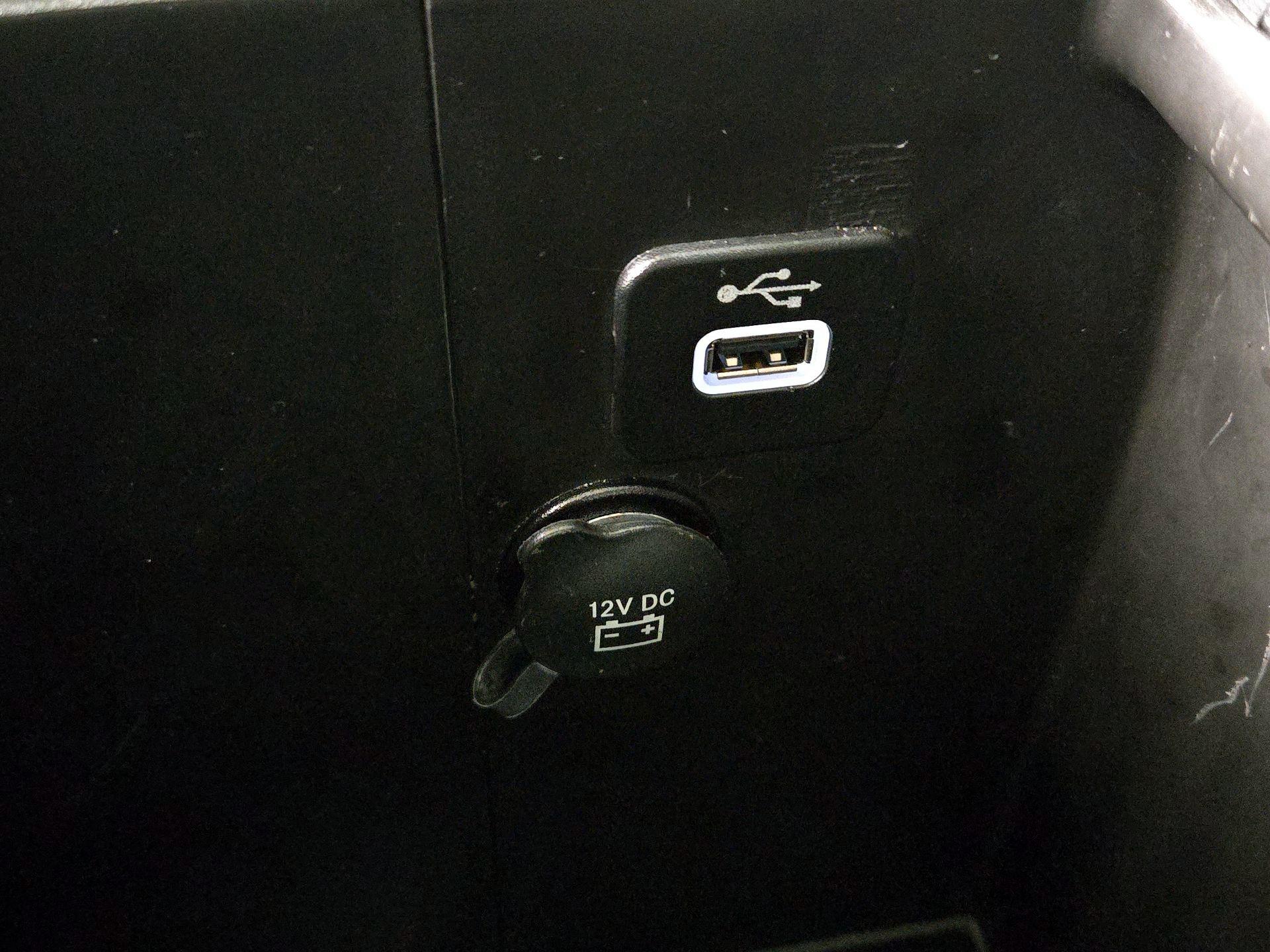 Thumbnail: 2016 Jeep Wrangler - 16