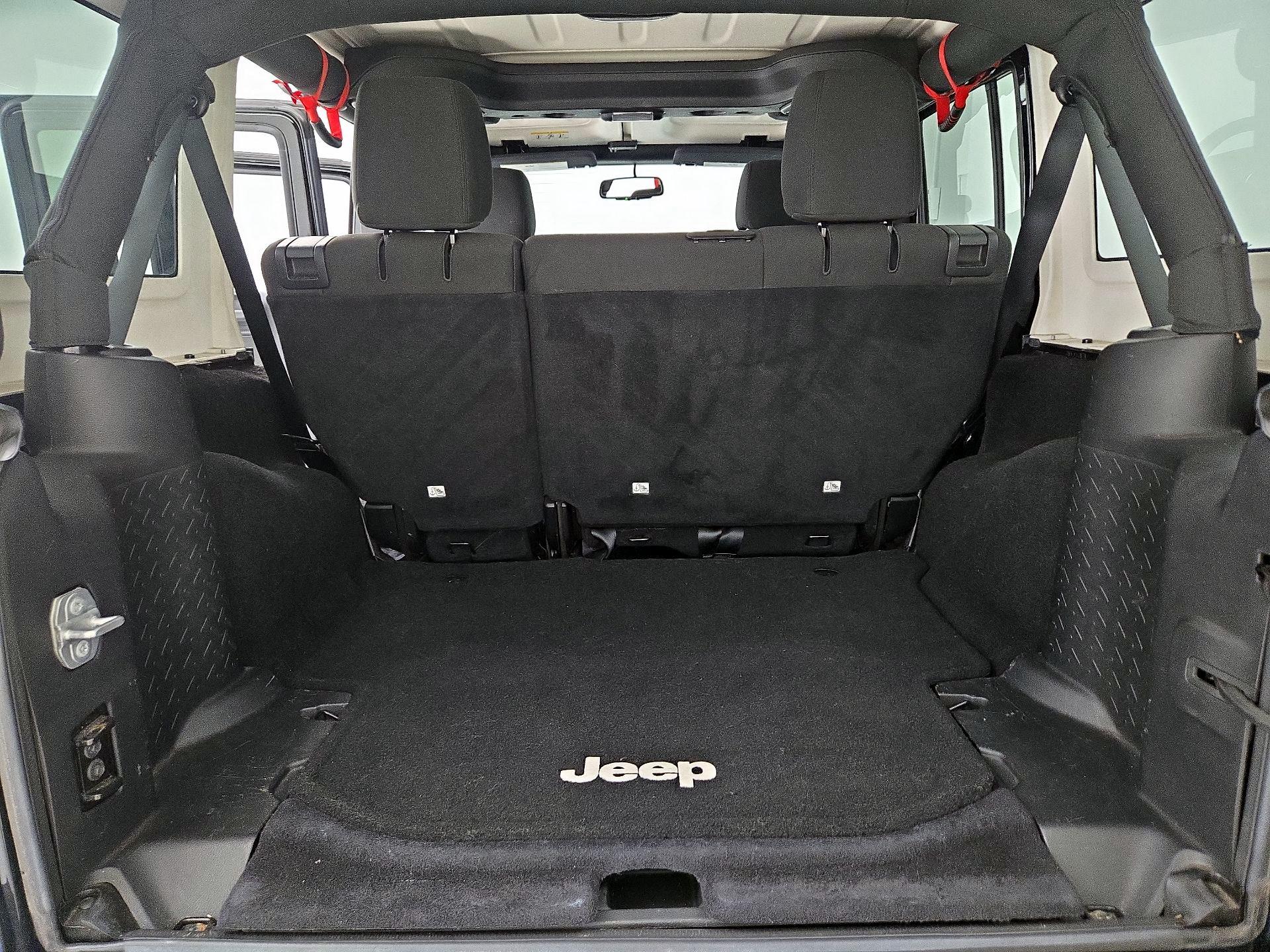 Thumbnail: 2016 Jeep Wrangler - 18