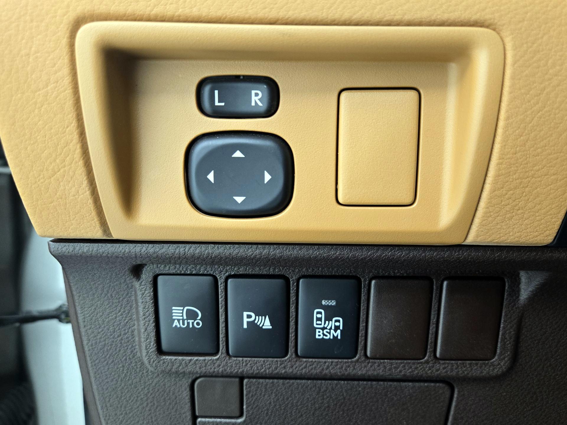 Thumbnail: 2018 Lexus ES - 13