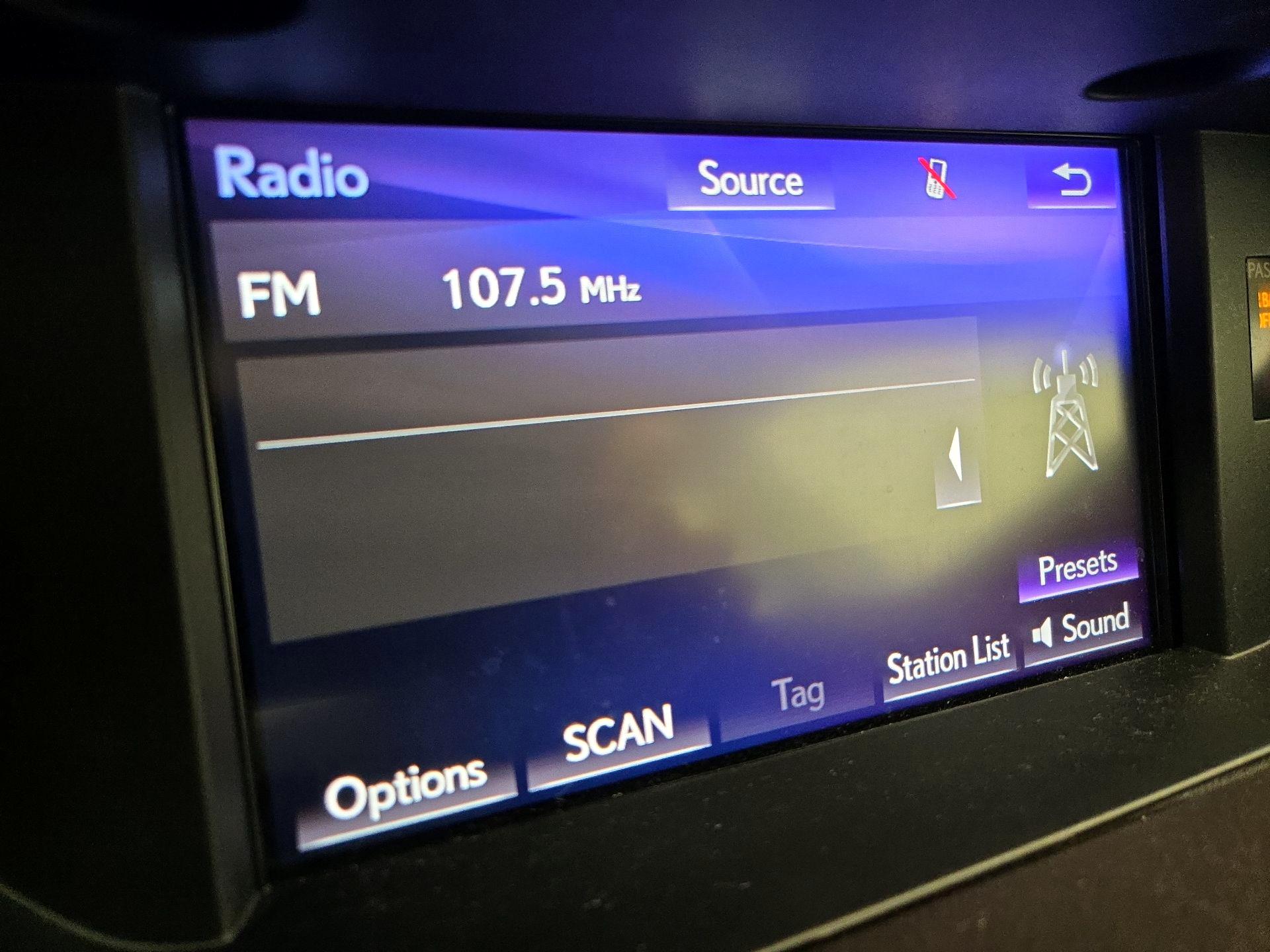 Thumbnail: 2018 Lexus ES - 16