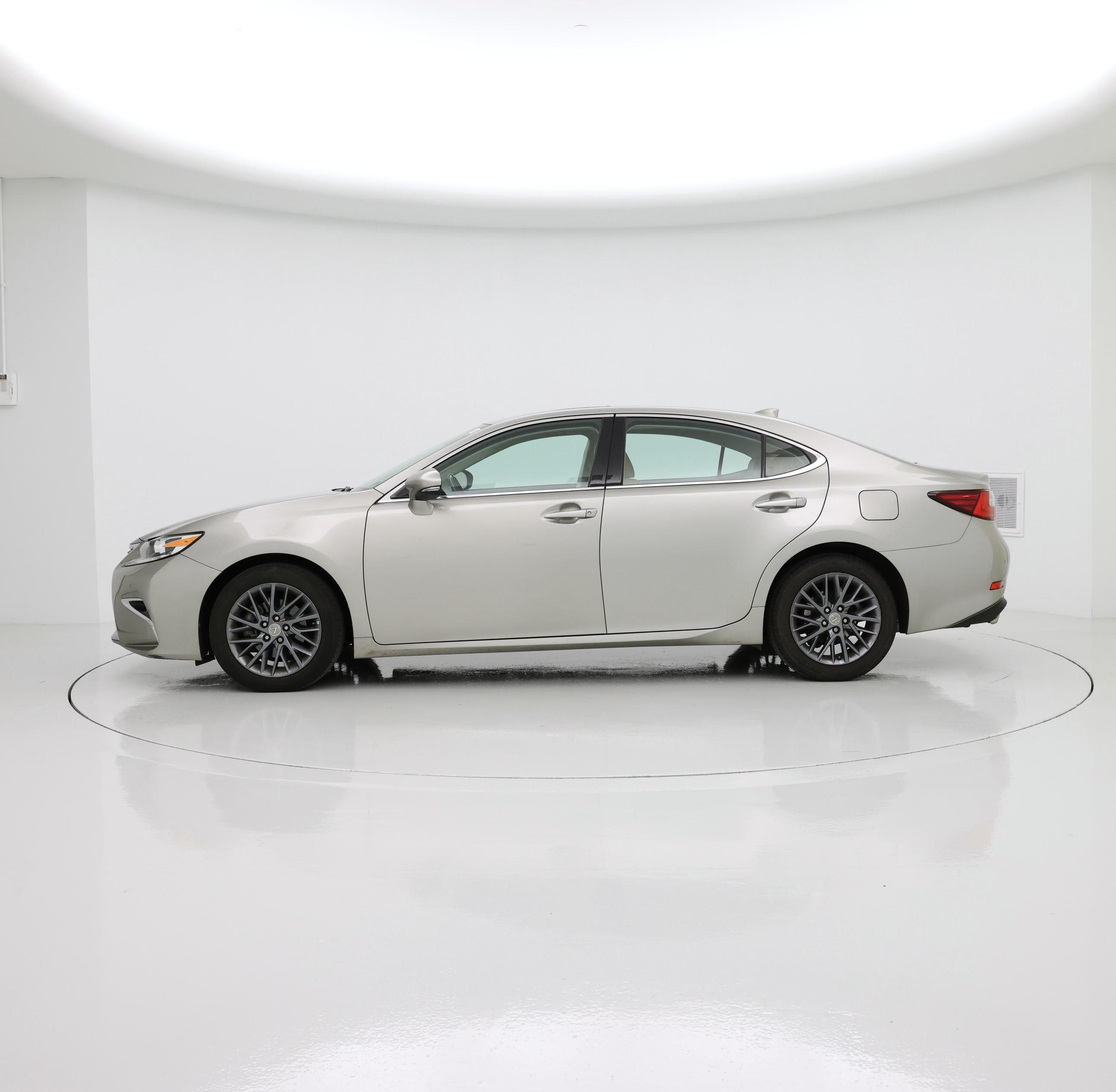 Thumbnail: 2018 Lexus ES - 3
