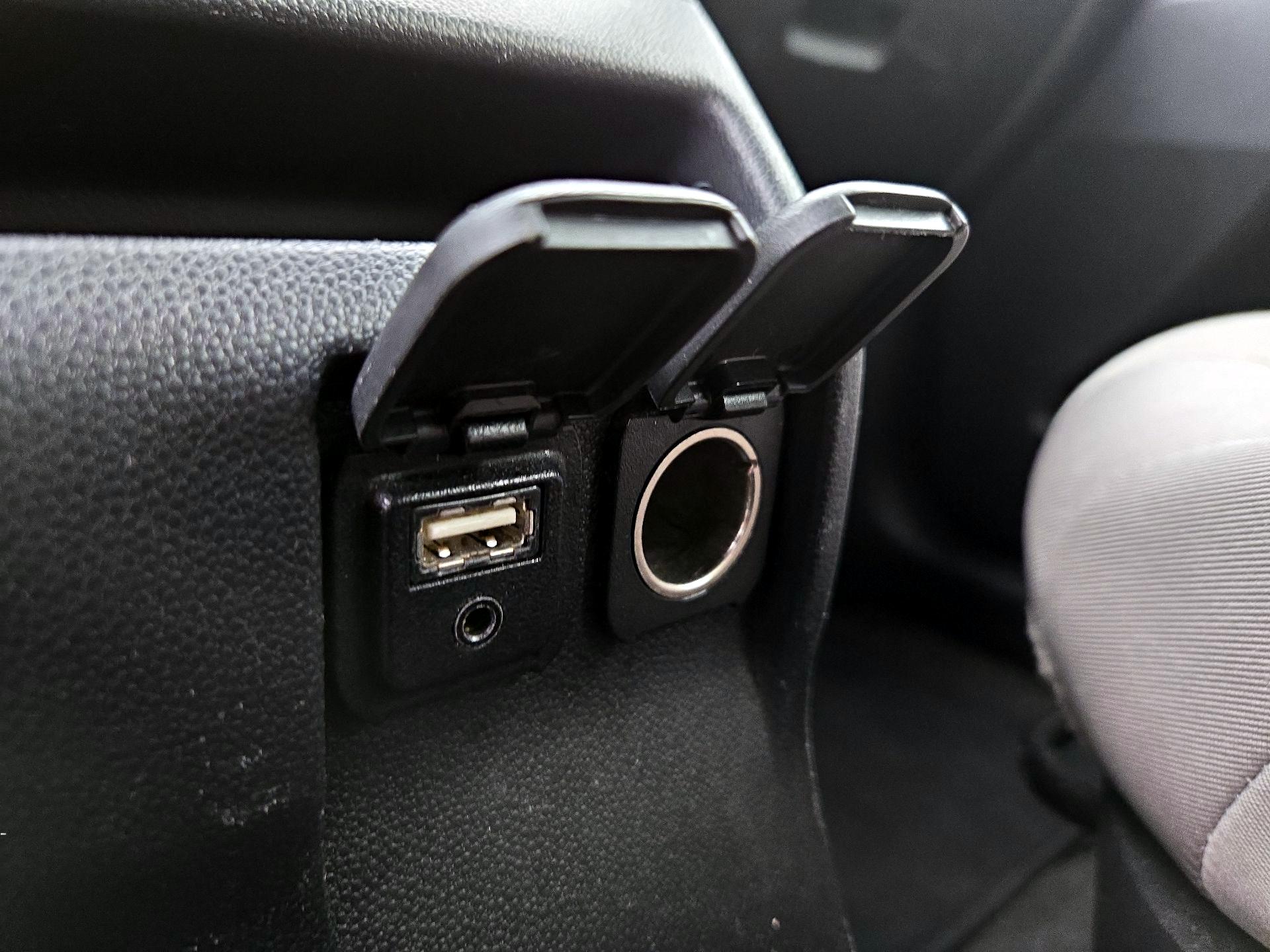 Thumbnail: 2015 Mazda Mazda5 - 17