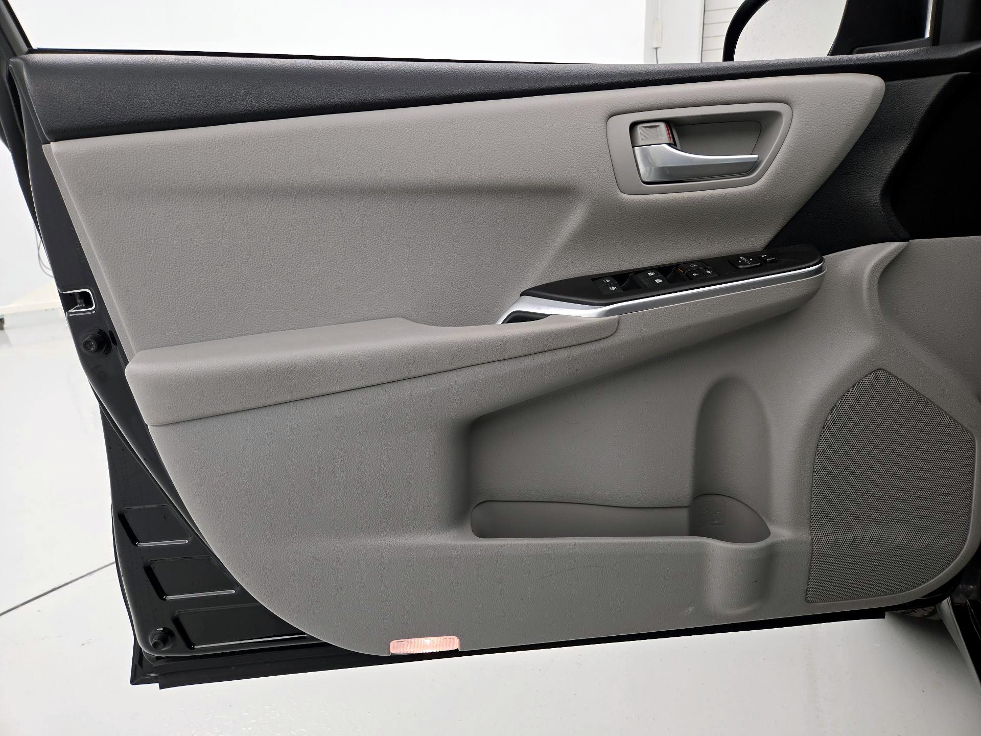 Thumbnail: 2017 Toyota Camry - 12