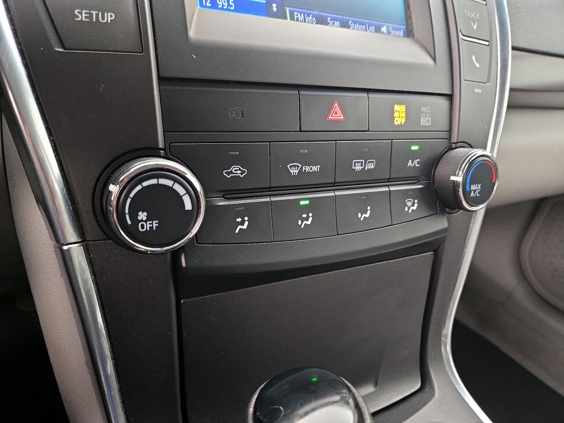 Thumbnail: 2017 Toyota Camry - 16