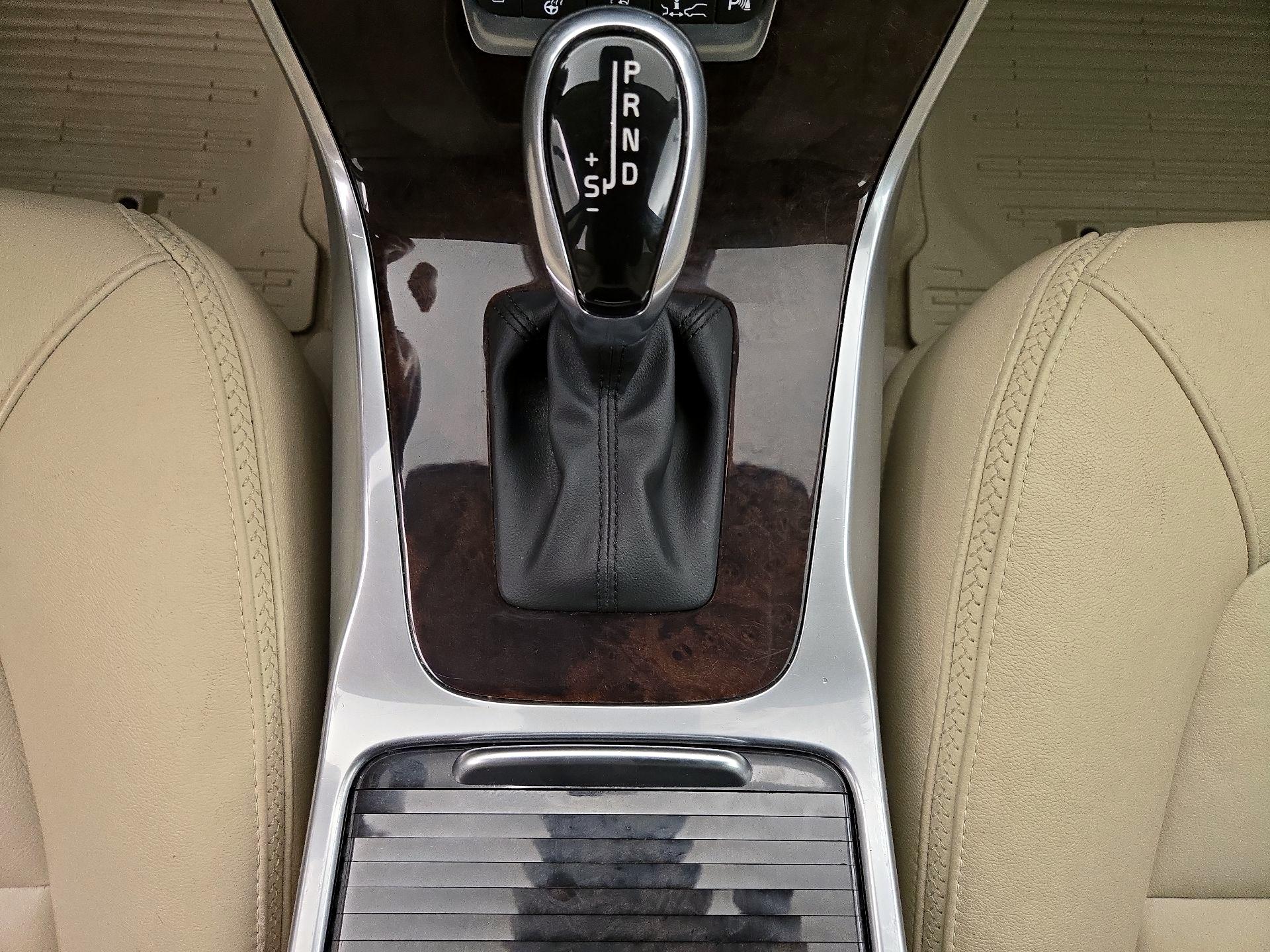 Thumbnail: 2016 Volvo XC70 - 18