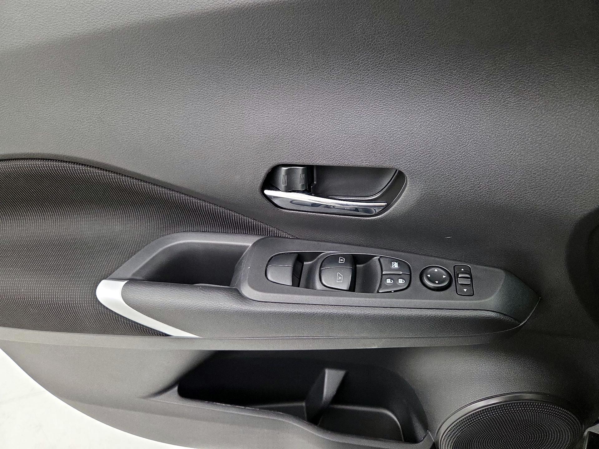 Thumbnail: 2023 Nissan Kicks - 12