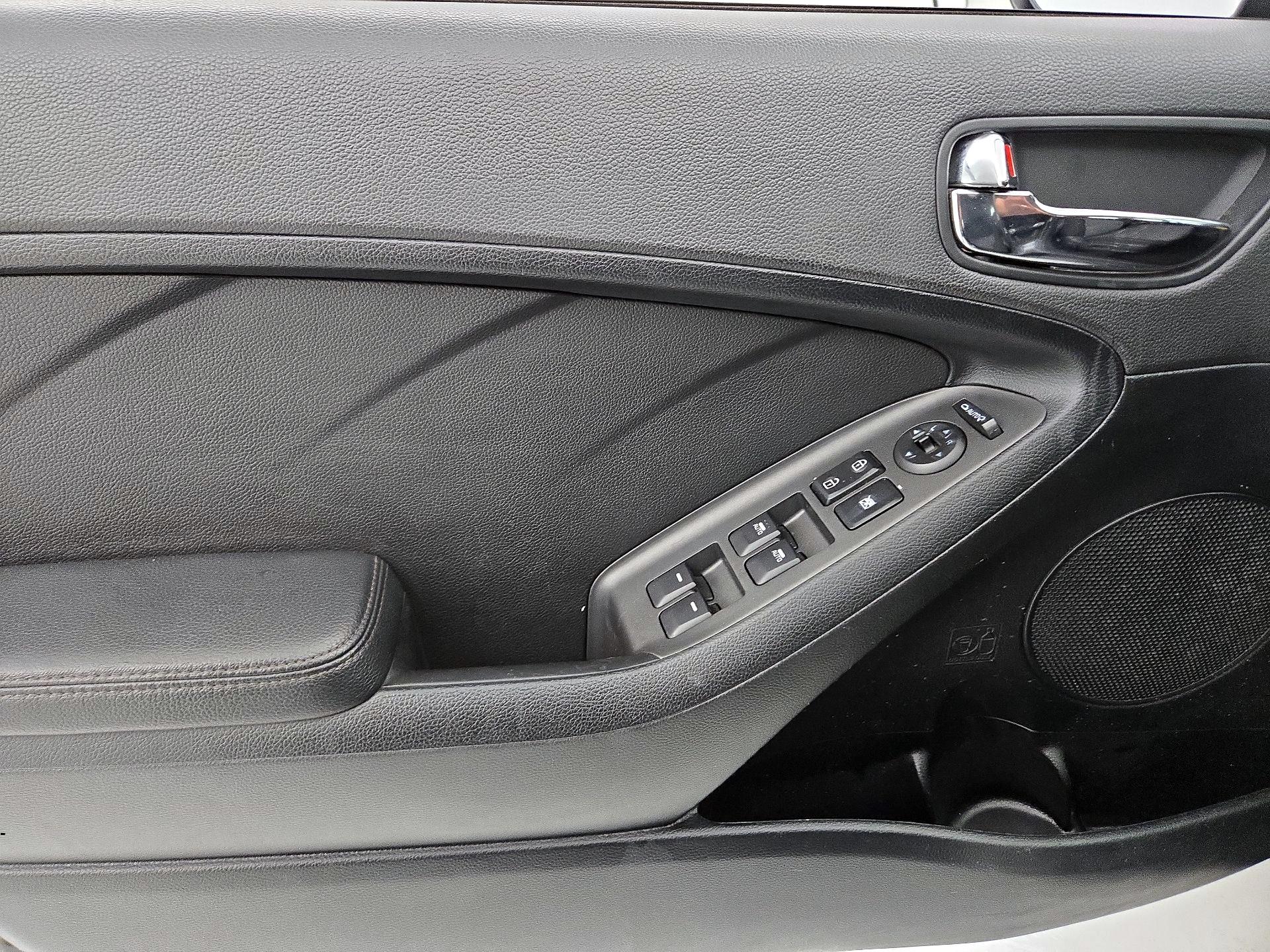 Thumbnail: 2015 Kia Forte - 12