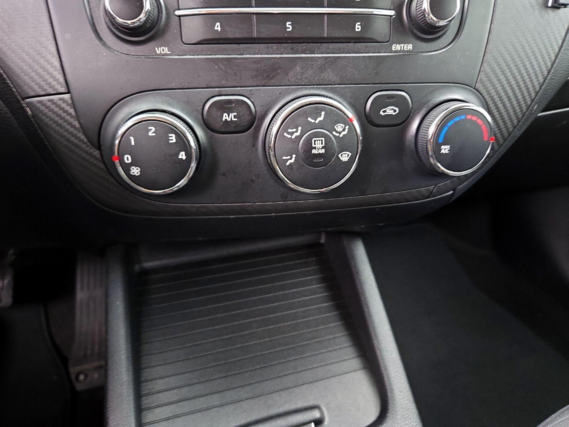 Thumbnail: 2015 Kia Forte - 15