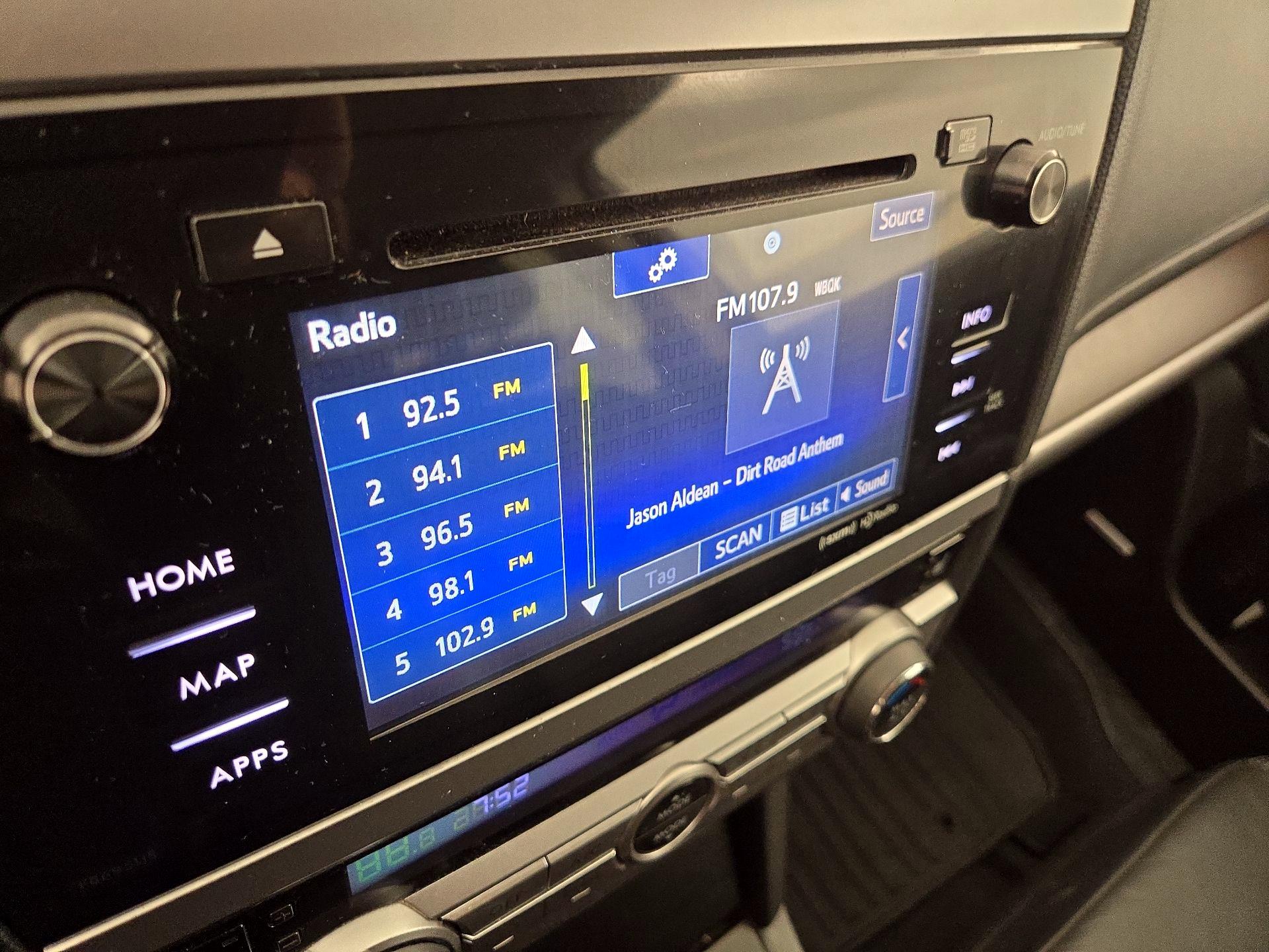 Thumbnail: 2016 Subaru Outback - 16