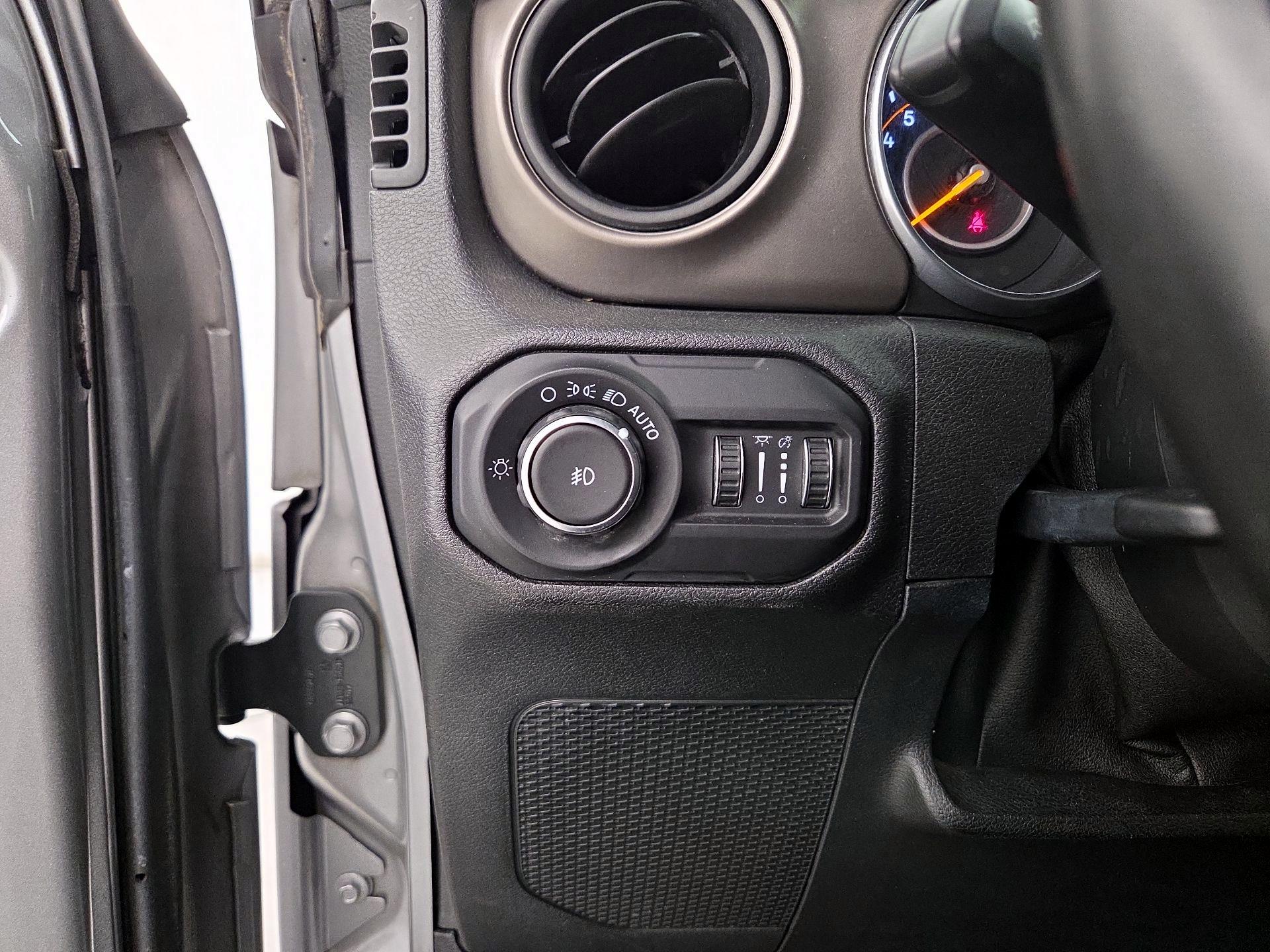 Thumbnail: 2018 Jeep Wrangler - 13