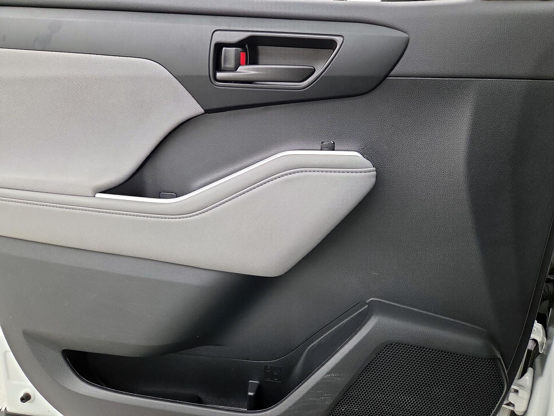 Thumbnail: 2023 Toyota Highlander - 12