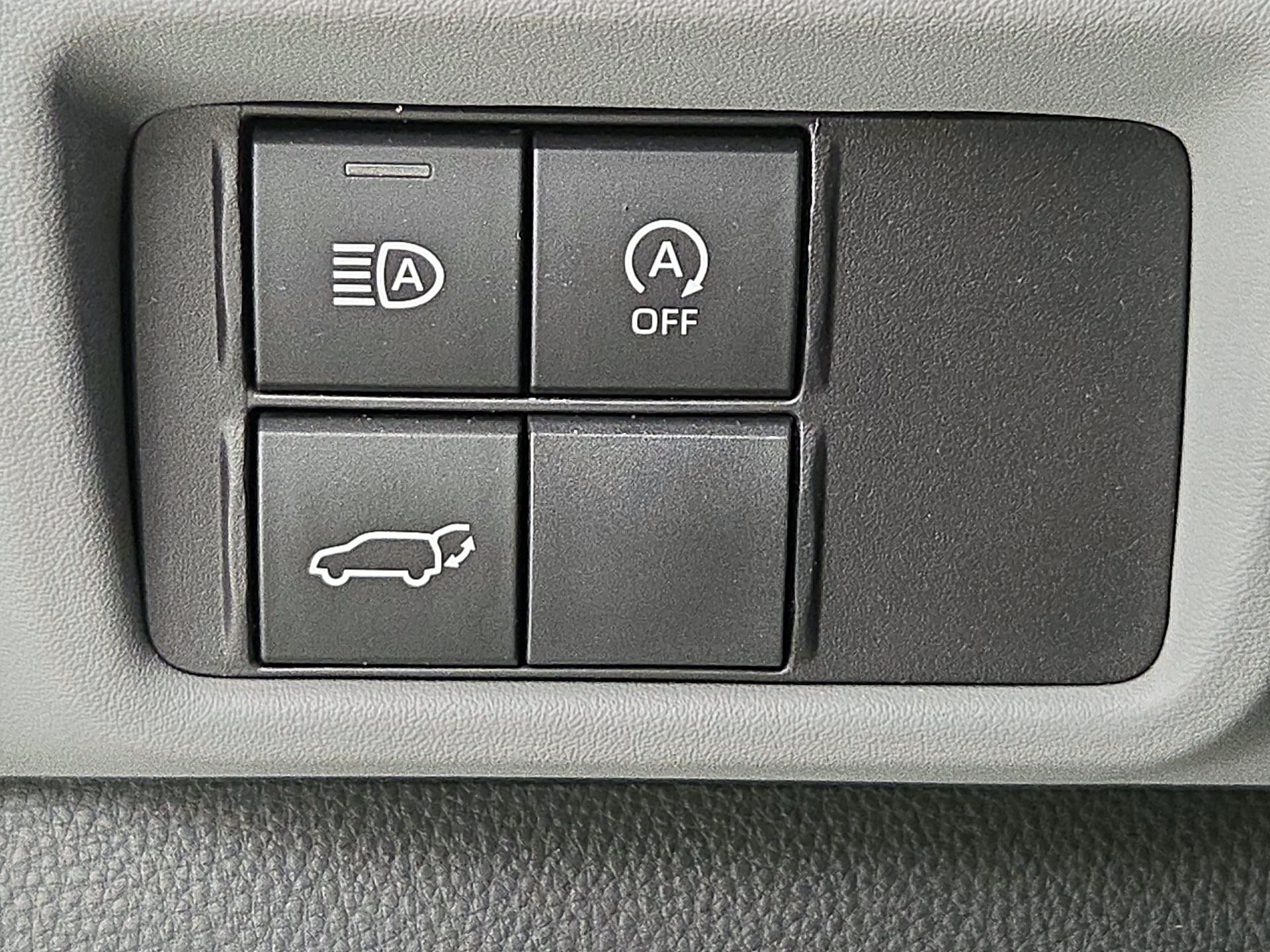 Thumbnail: 2023 Toyota Highlander - 13