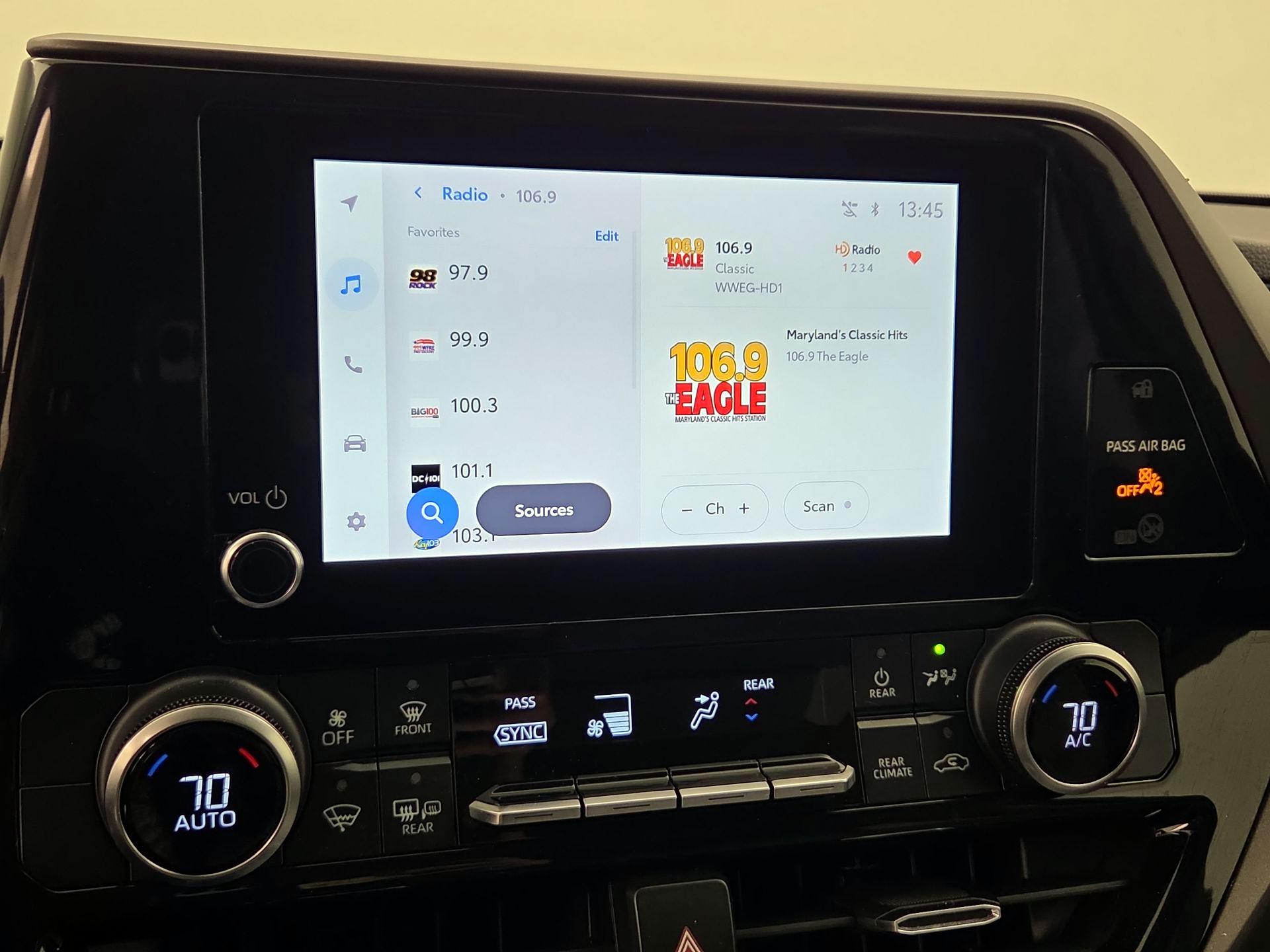 Thumbnail: 2023 Toyota Highlander - 15