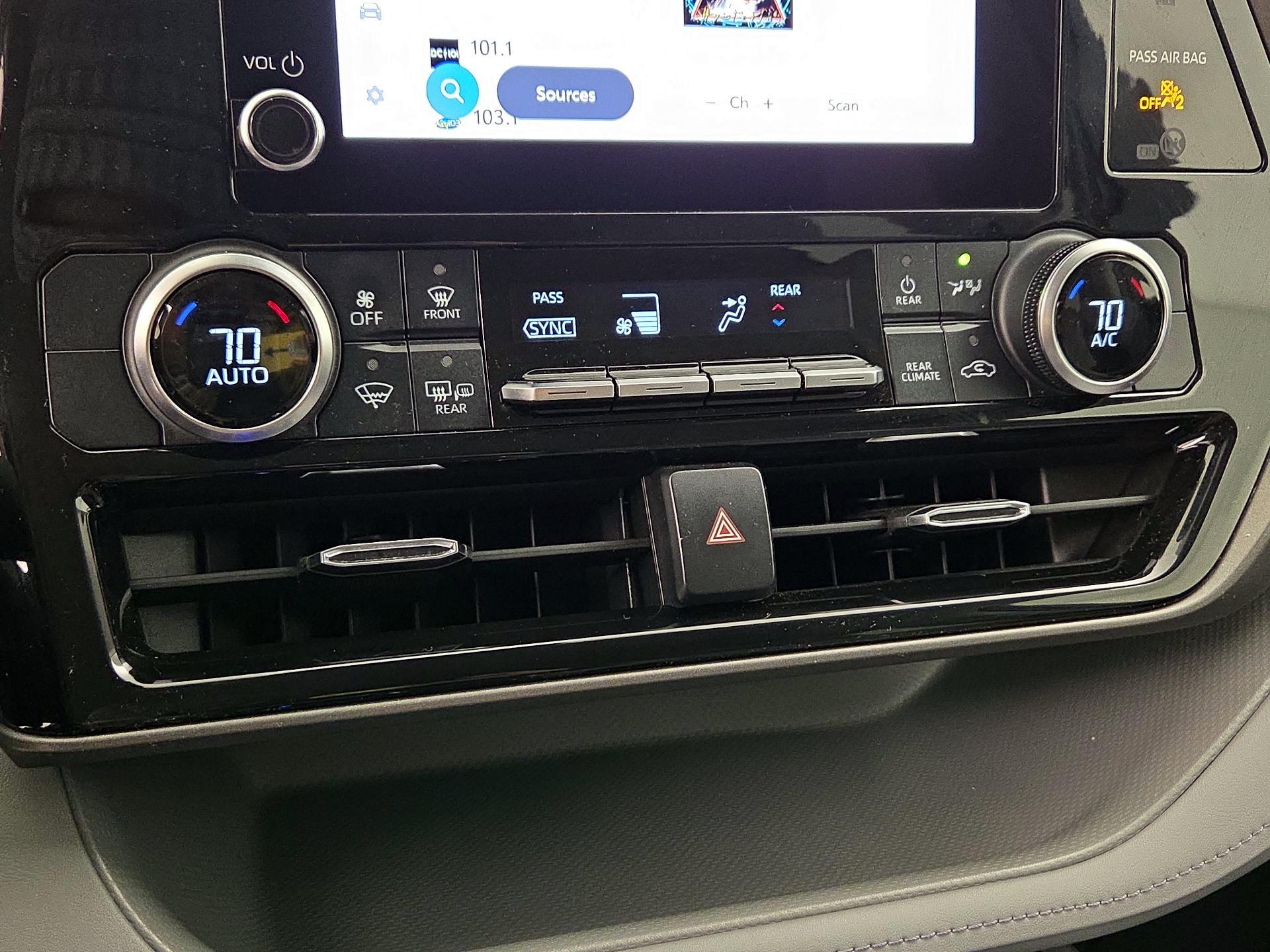 Thumbnail: 2023 Toyota Highlander - 16