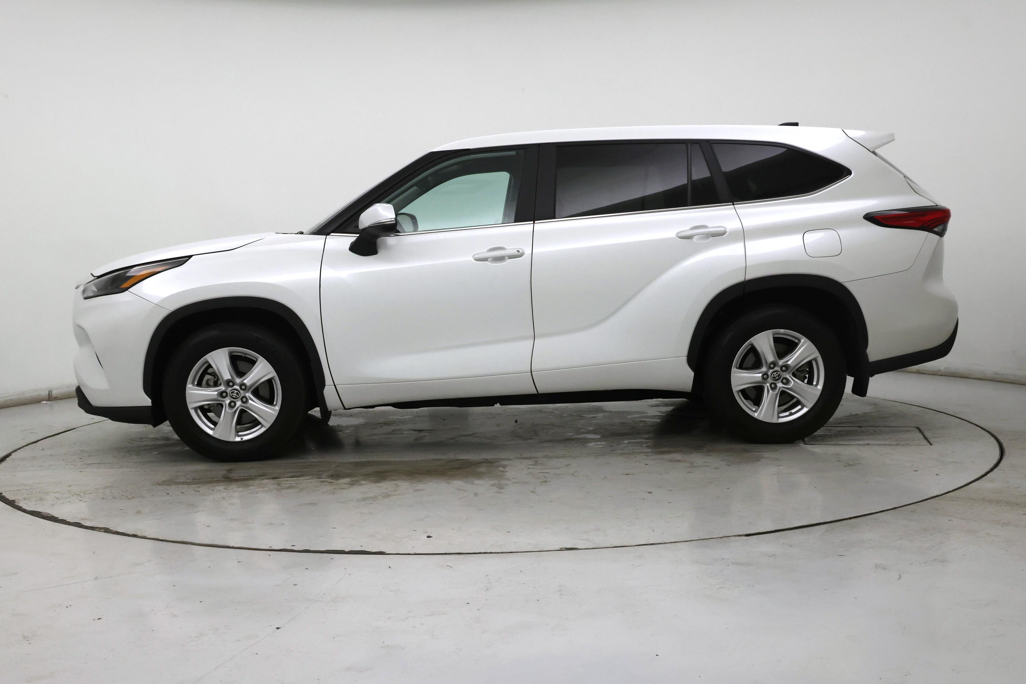 Thumbnail: 2023 Toyota Highlander - 3