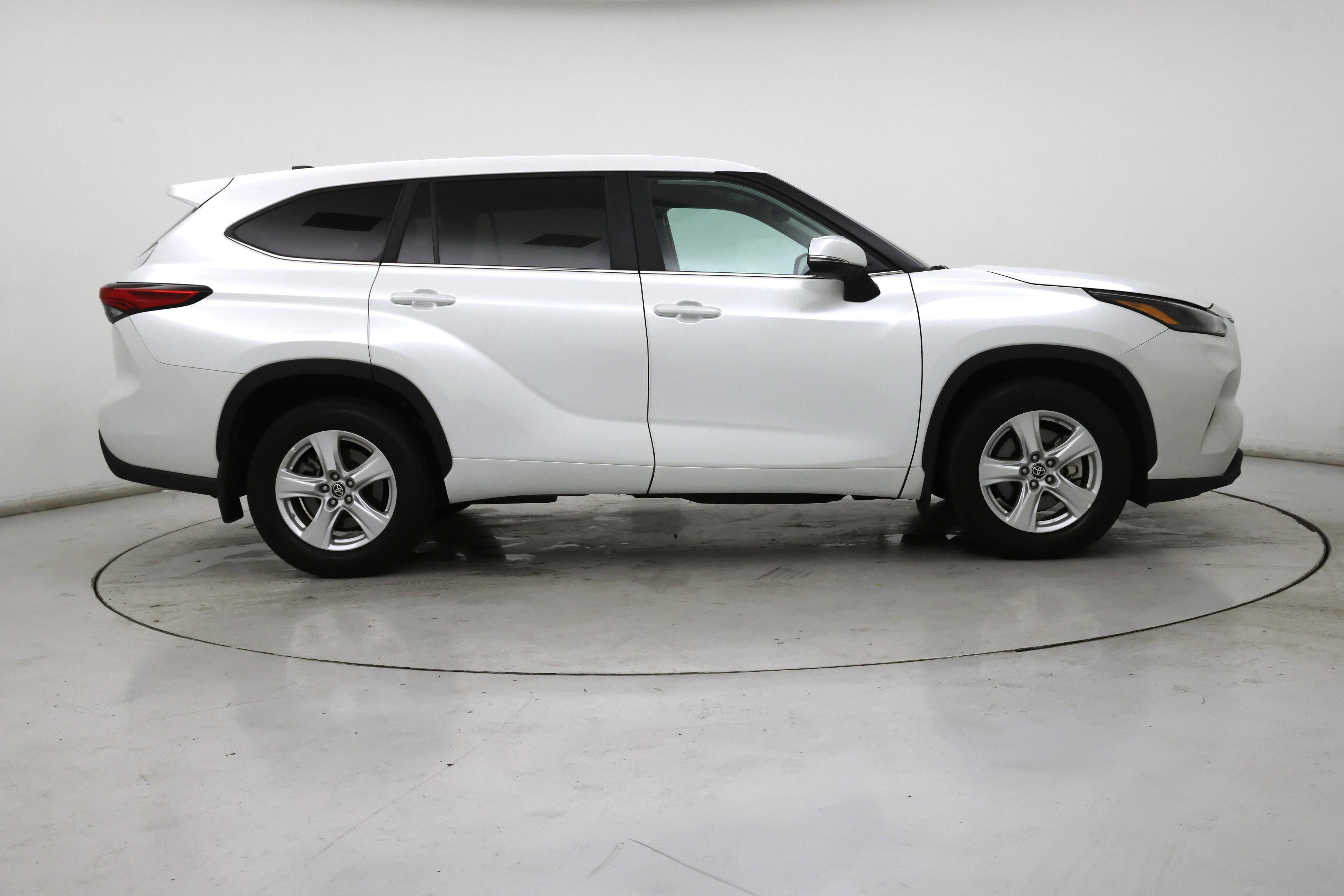 Thumbnail: 2023 Toyota Highlander - 7