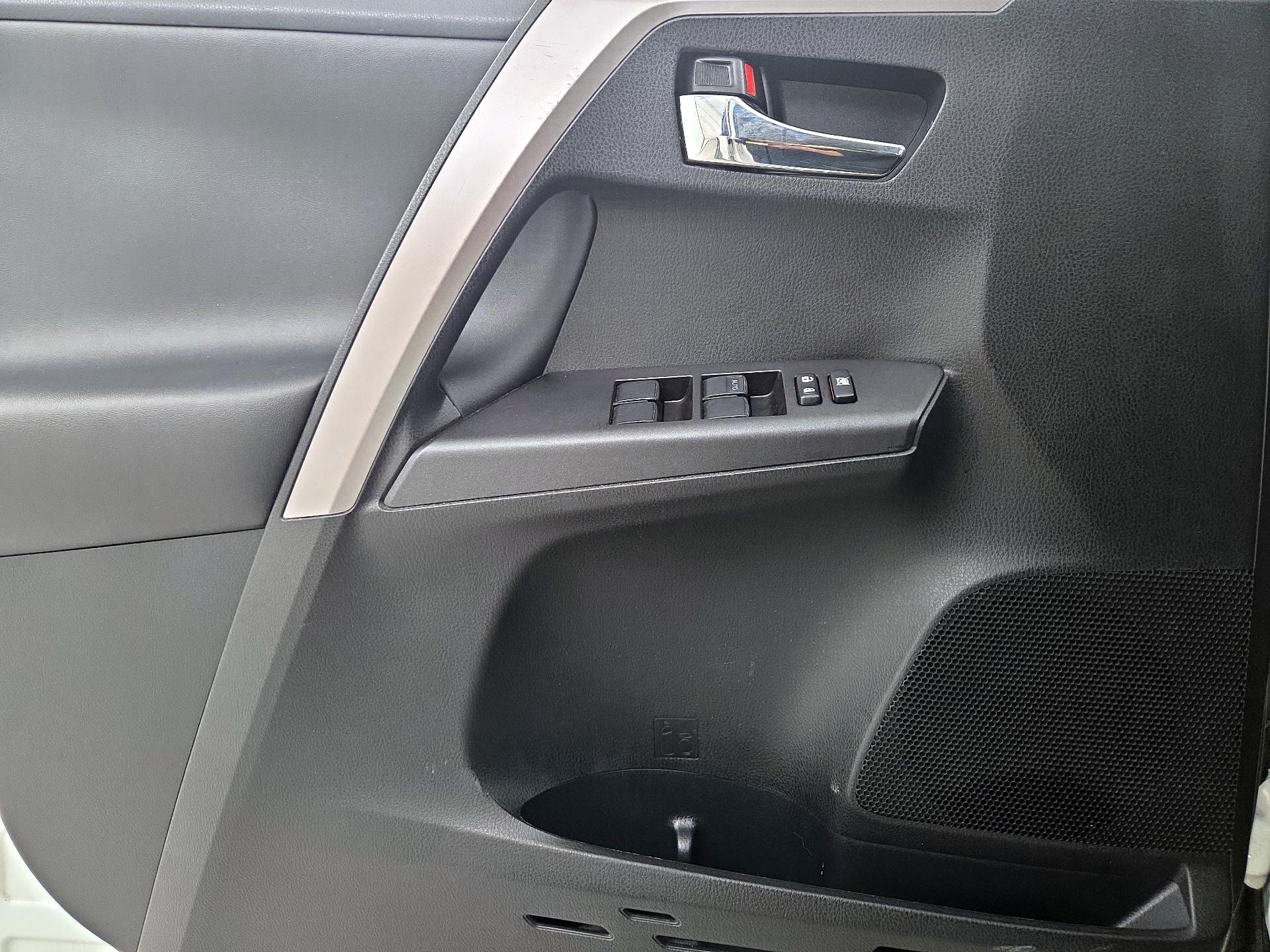 Thumbnail: 2016 Toyota RAV4 - 12