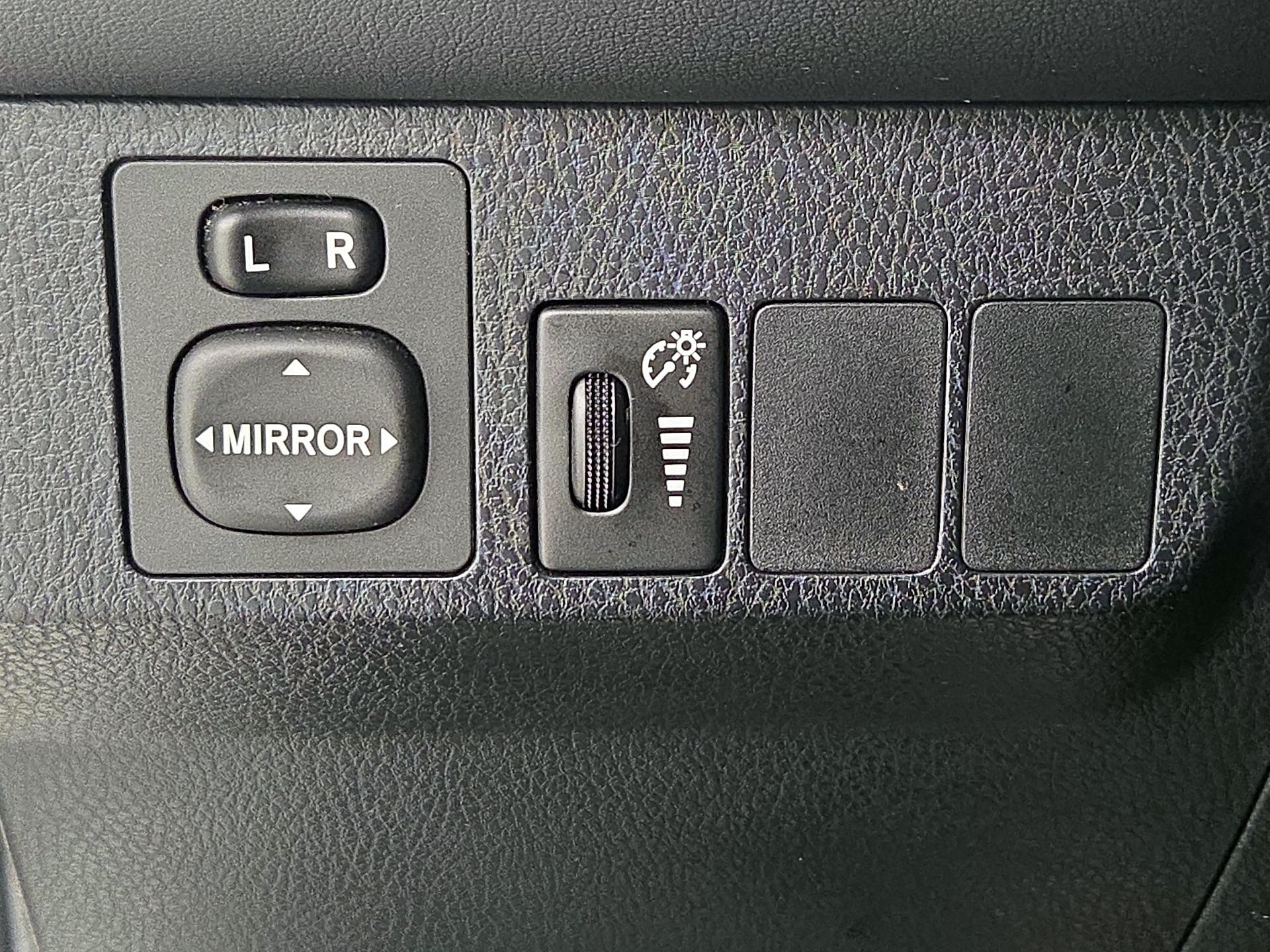 Thumbnail: 2016 Toyota RAV4 - 13