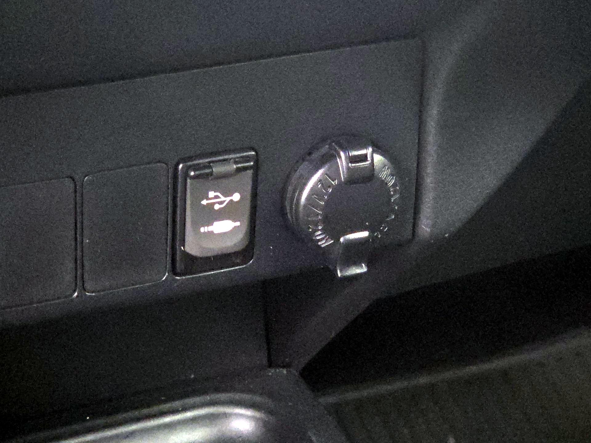 Thumbnail: 2016 Toyota RAV4 - 18